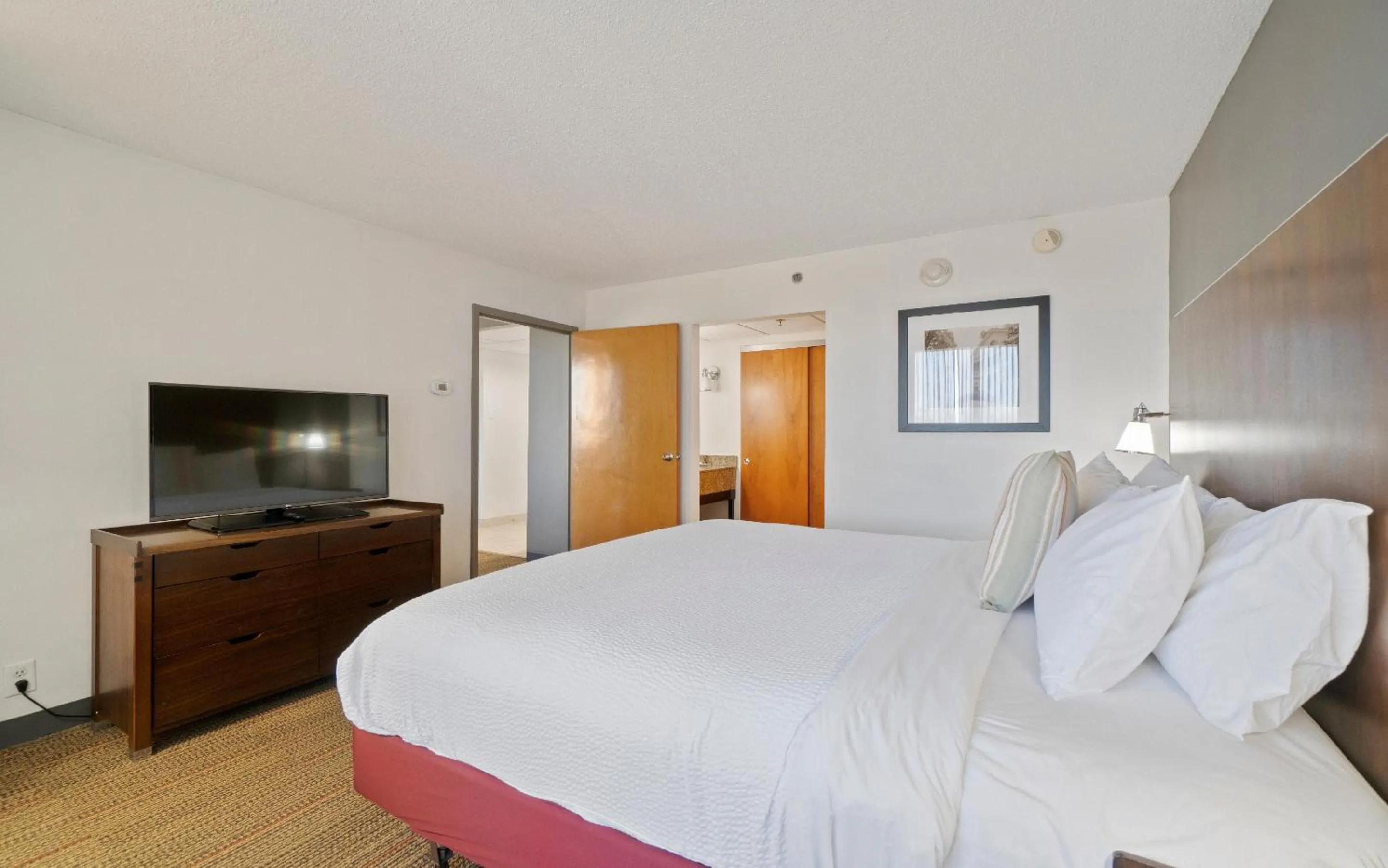 Bed in 315 LoSo Hotel Airport