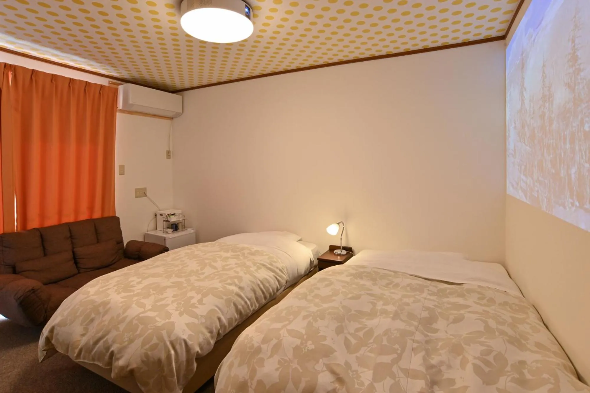 Bed in Lake side inn Beehive