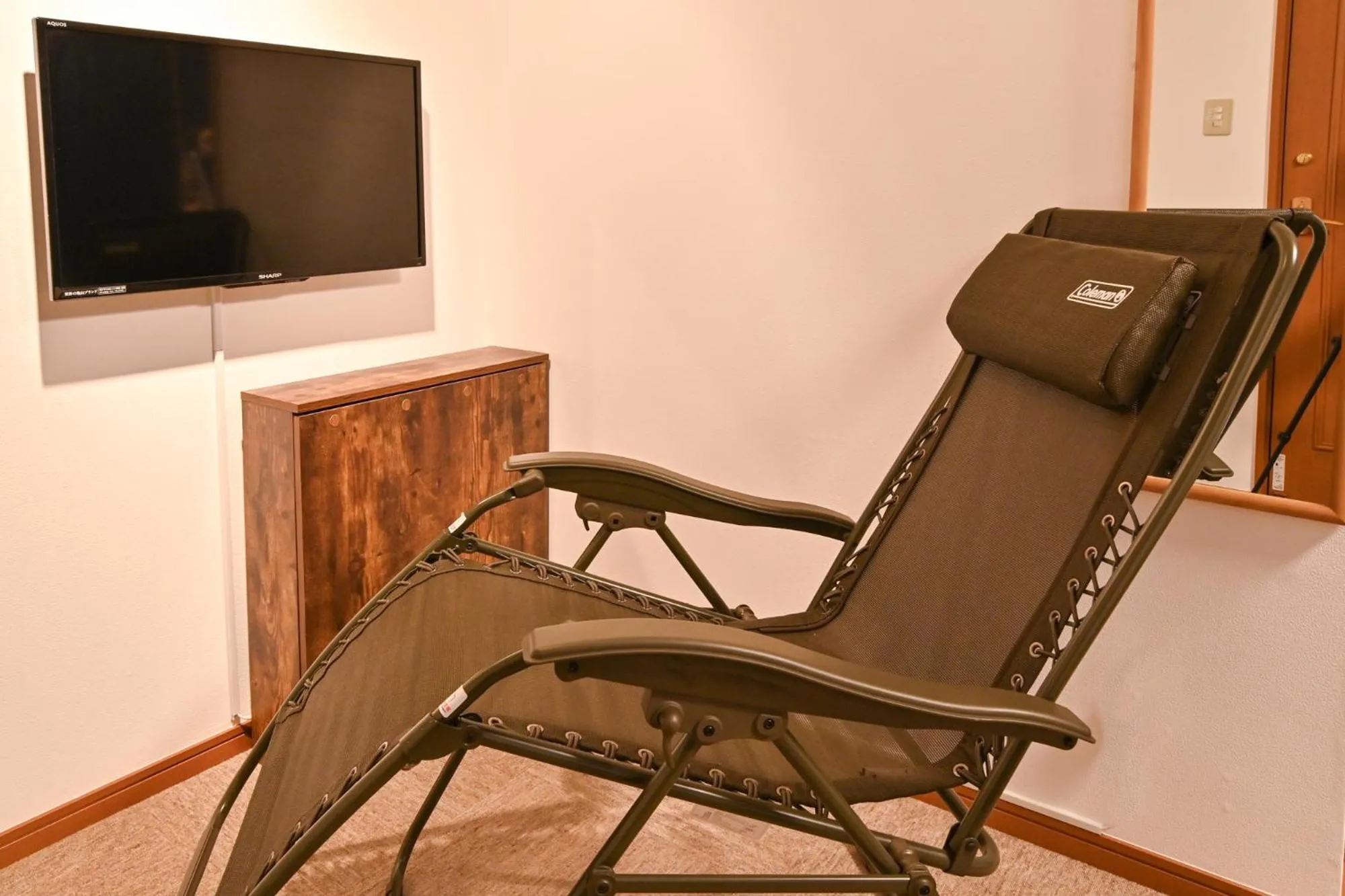 Lake side inn Beehive