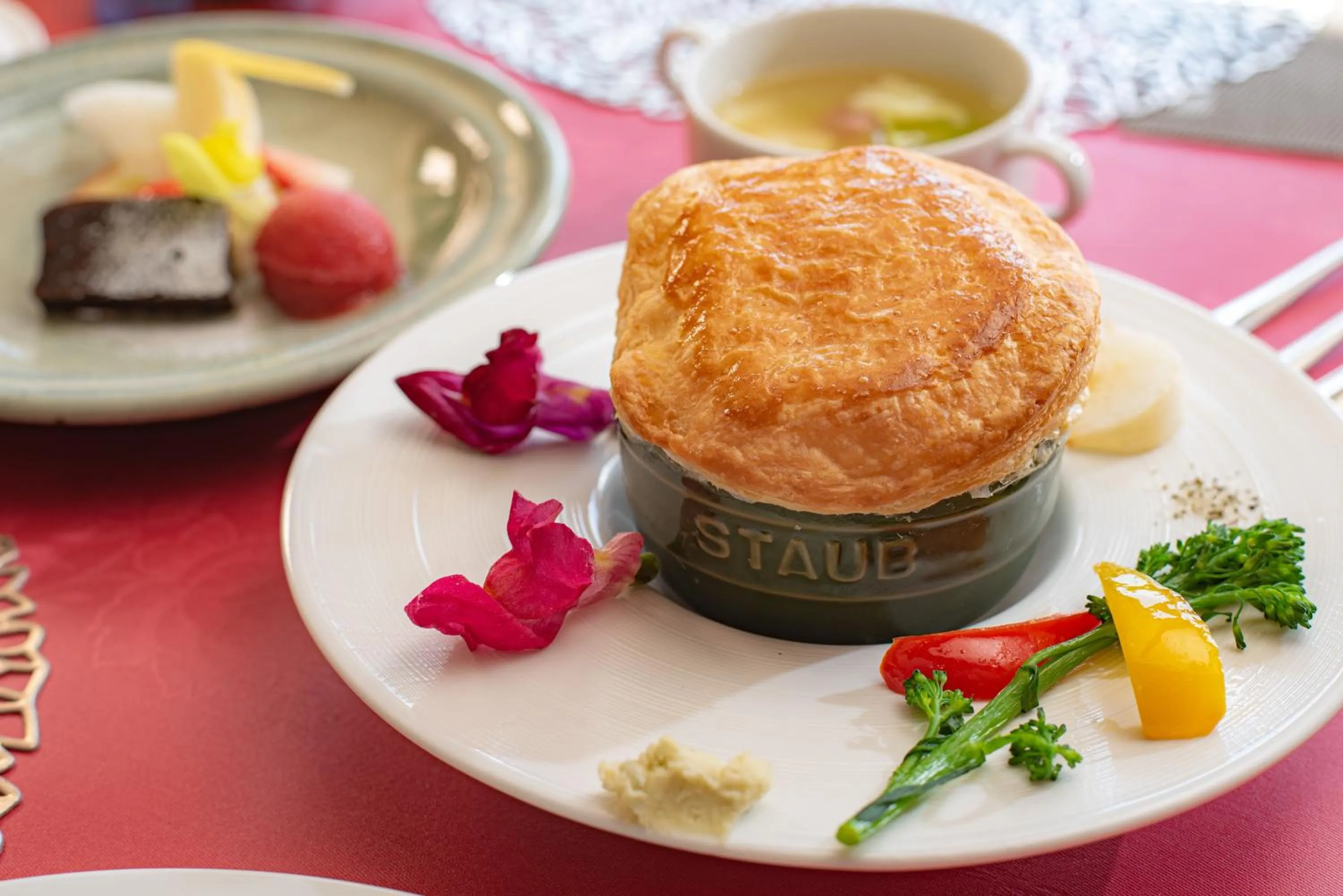 Lake side inn Beehive