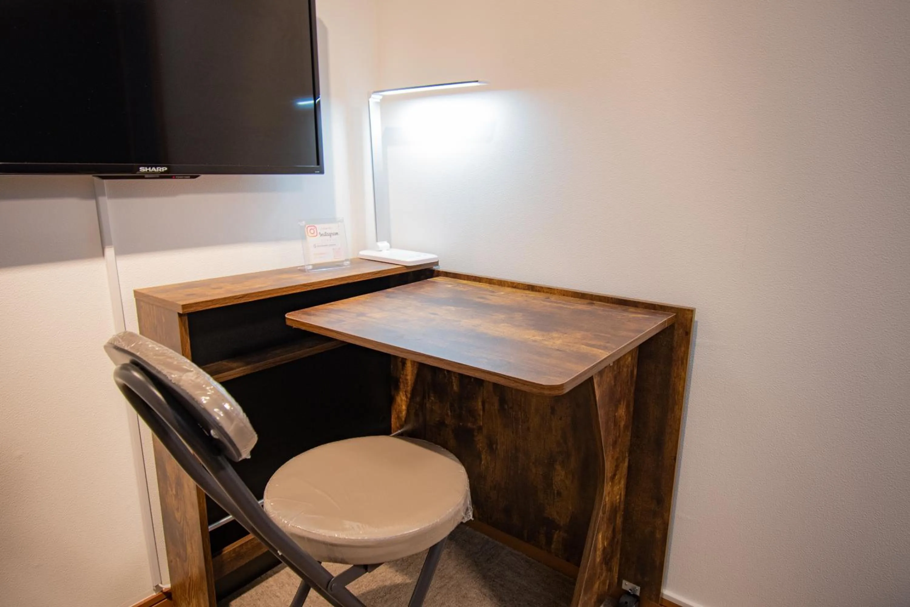 Lake side inn Beehive