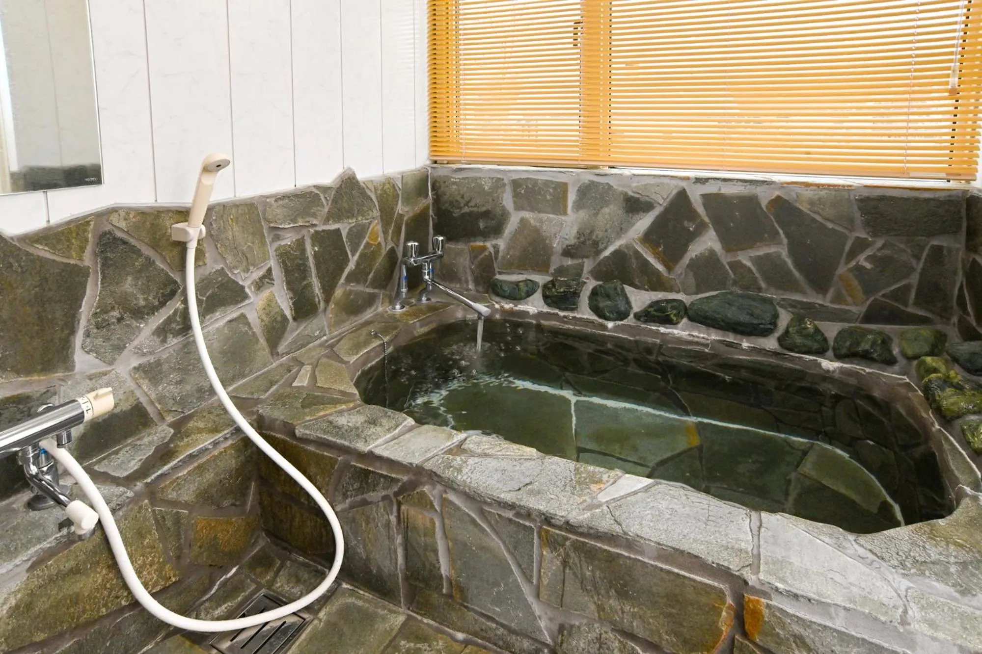 Hot Spring Bath in Lake side inn Beehive