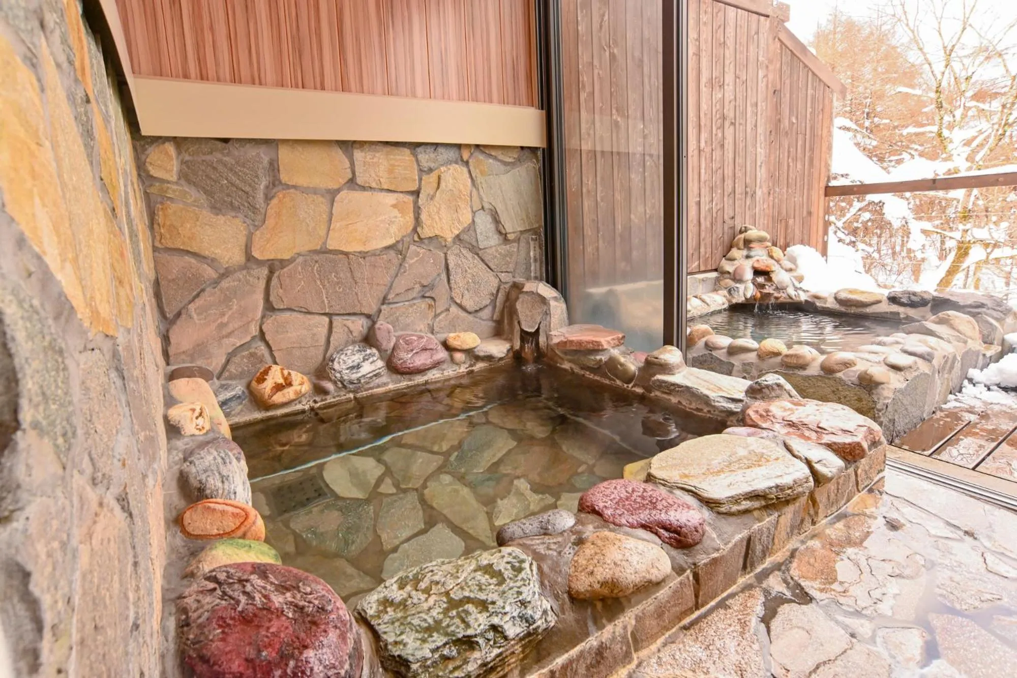 Hot Spring Bath in Lake side inn Beehive