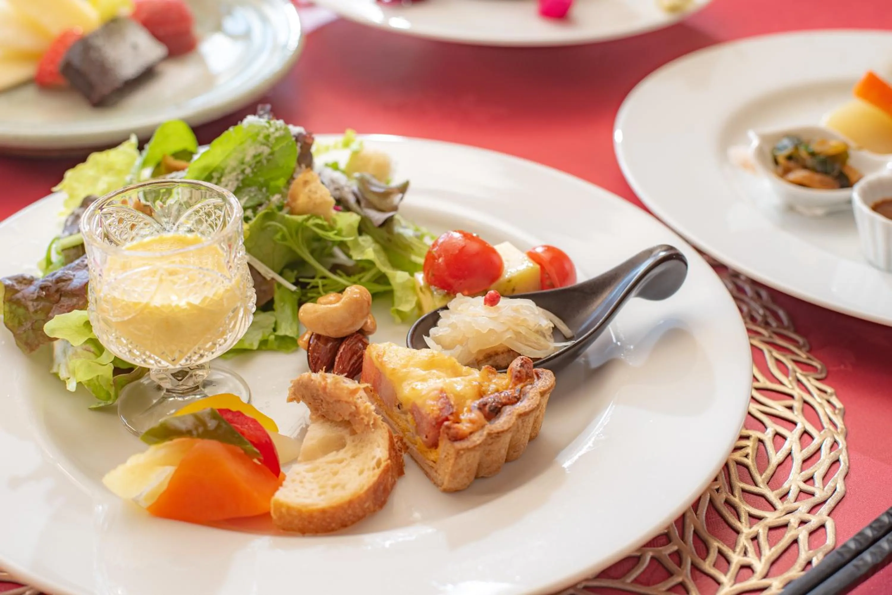 Lake side inn Beehive