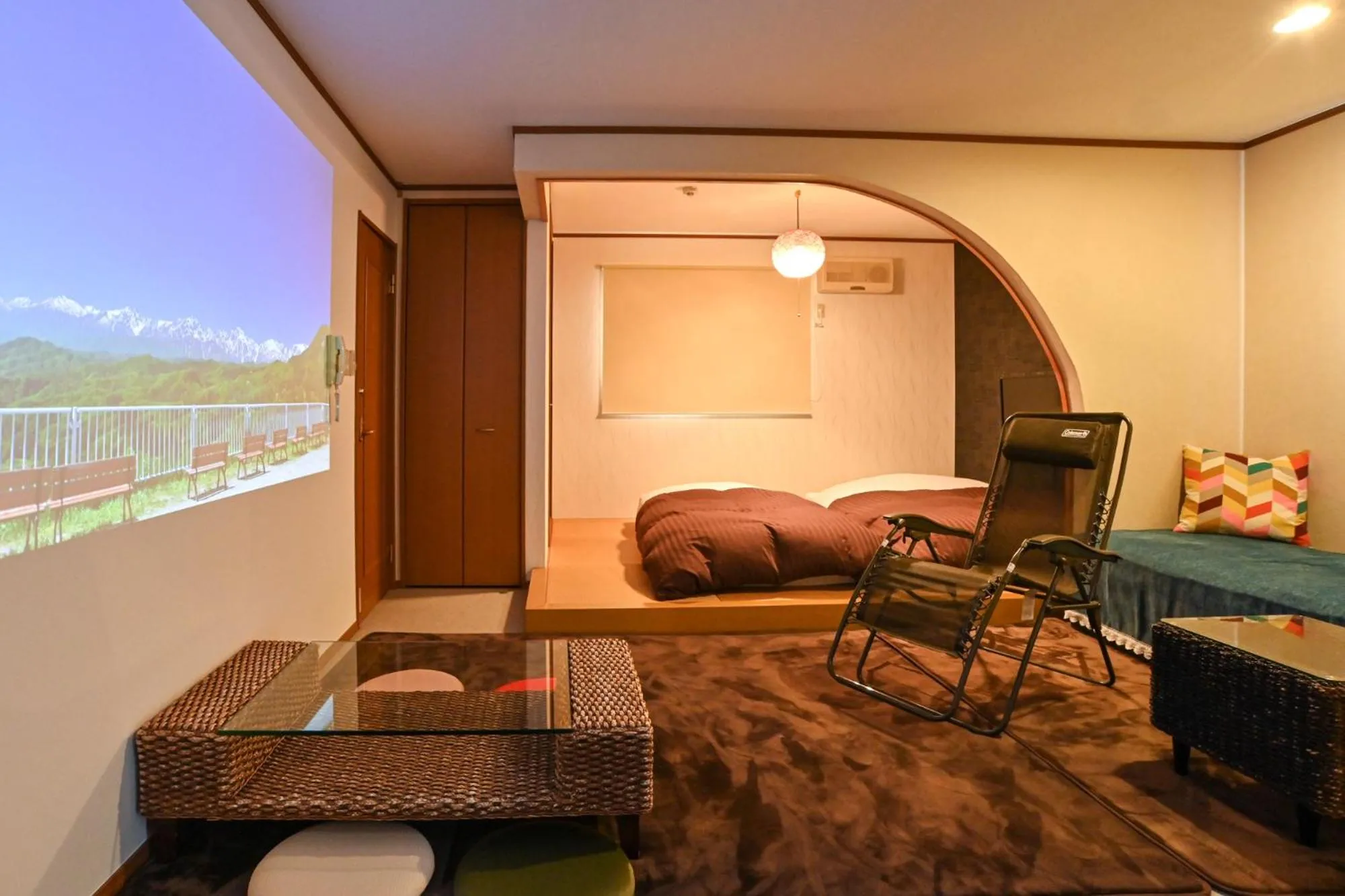 Bed in Lake side inn Beehive