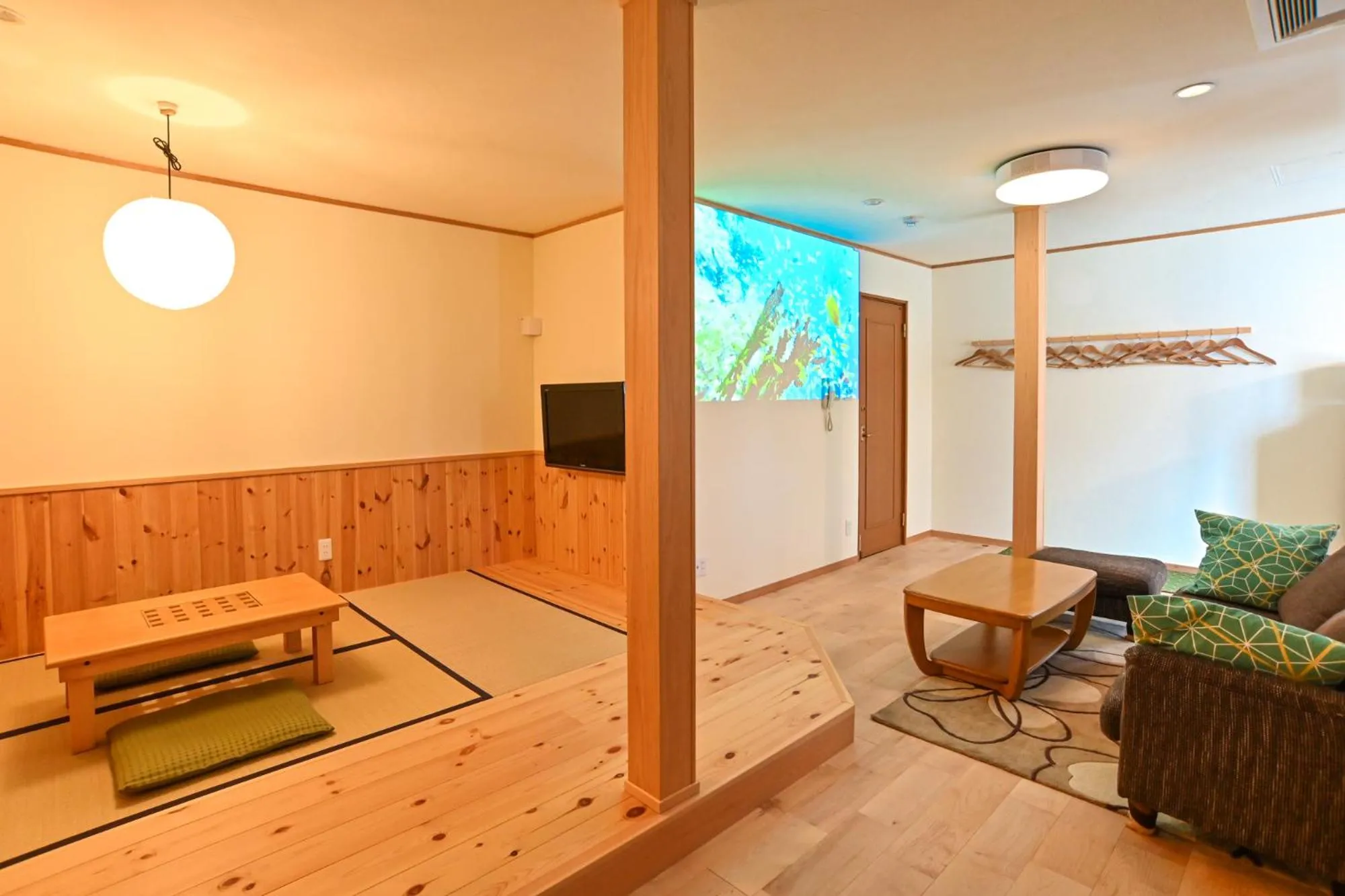 TV and multimedia in Lake side inn Beehive