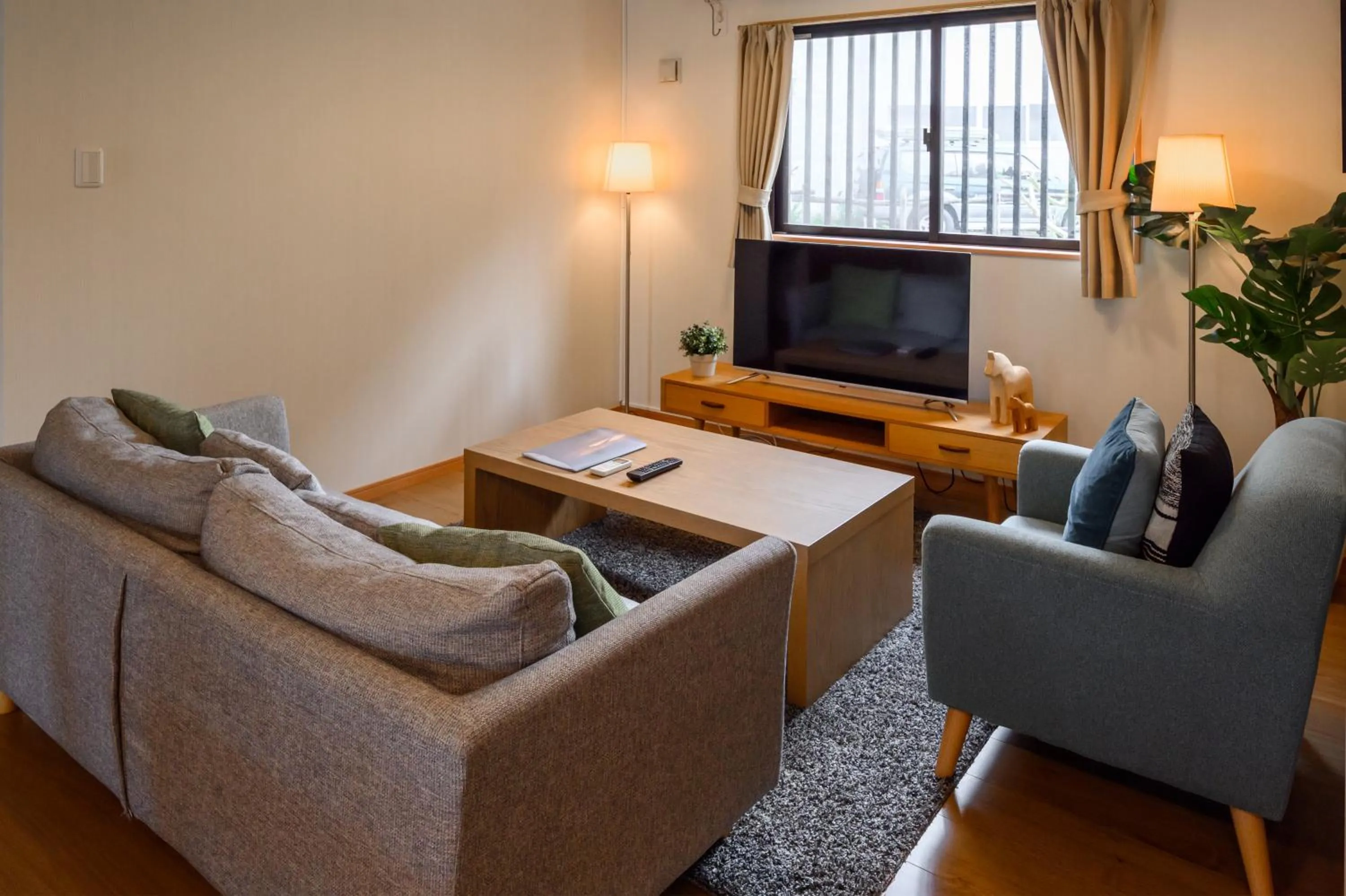 Living room in Orange Line