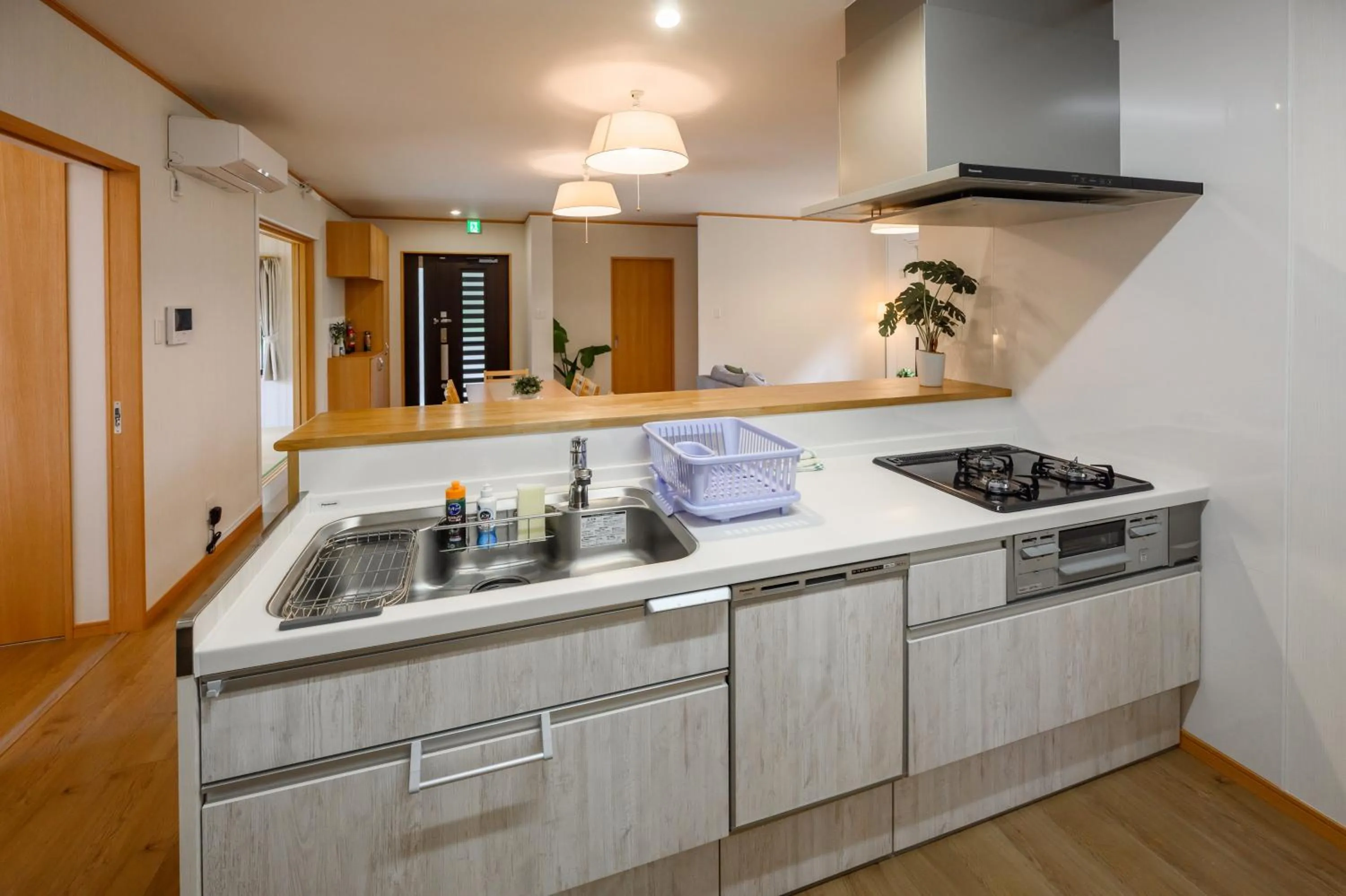 Kitchen or kitchenette in Orange Line