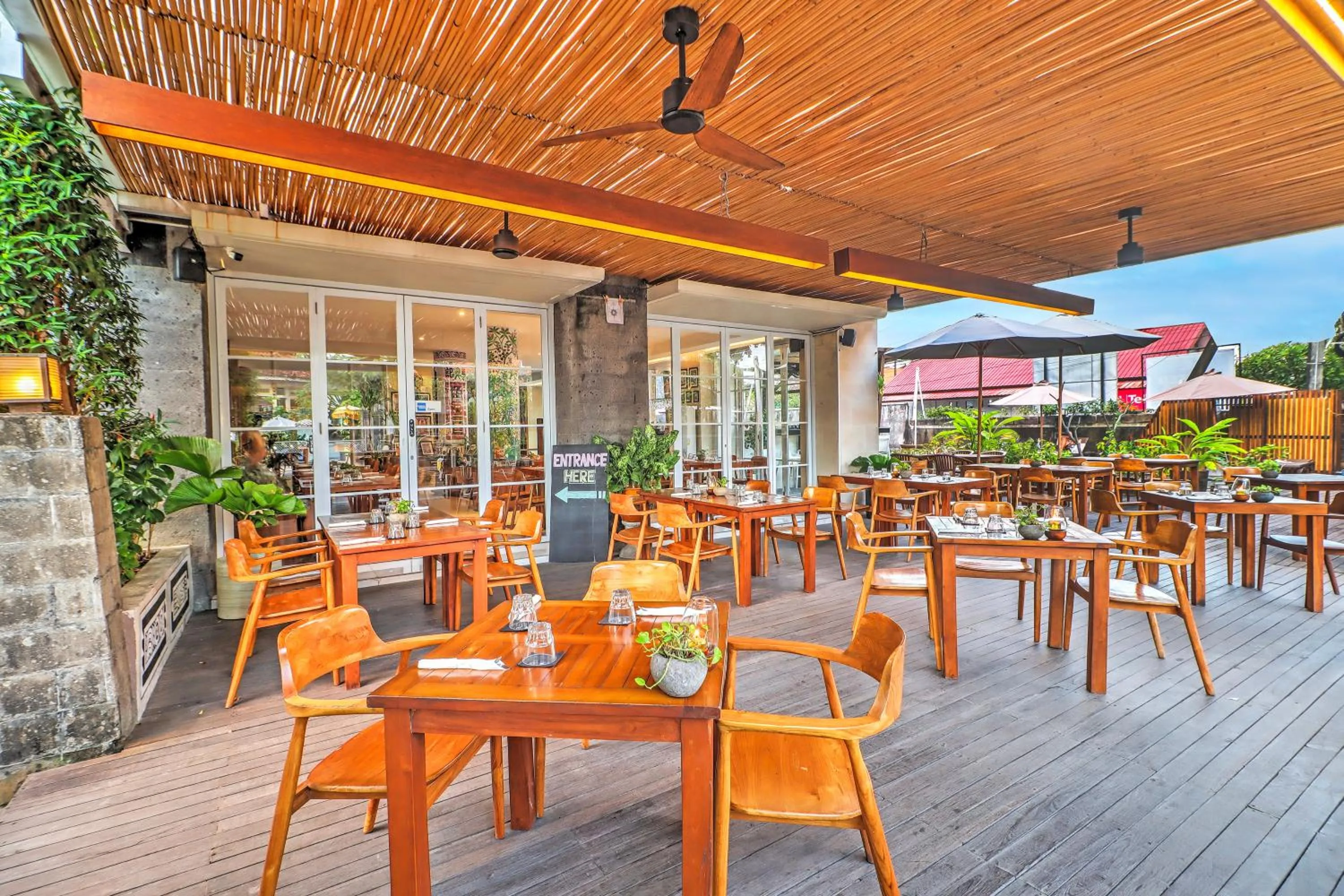 Restaurant/places to eat in Palette Signature Hotel