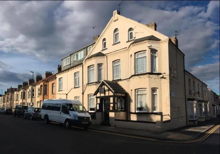Facade/entrance in OYO Tudor Lodge - Redcar Beach