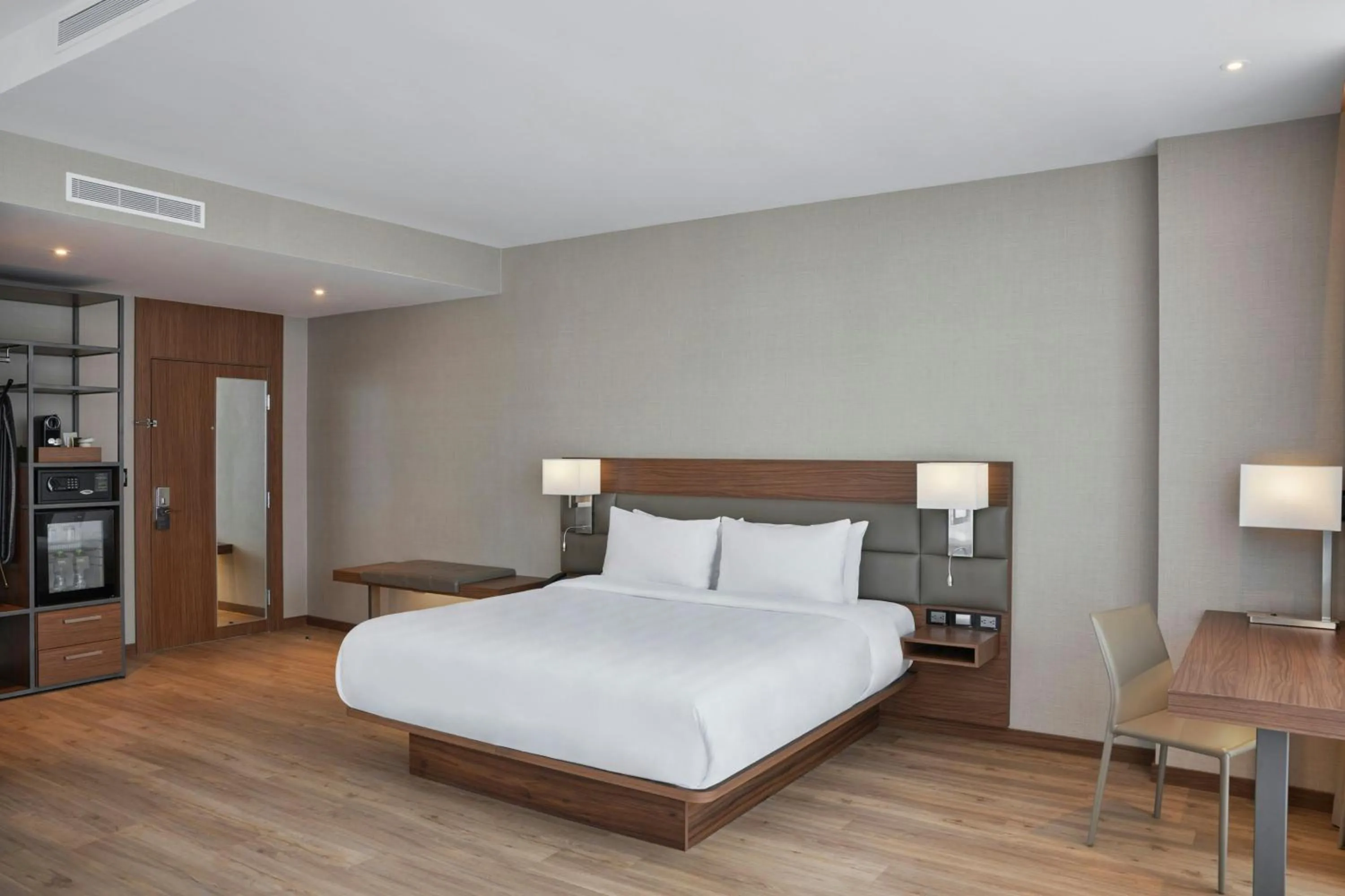 Photo of the whole room, Bed in AC Hotel by Marriott Saltillo