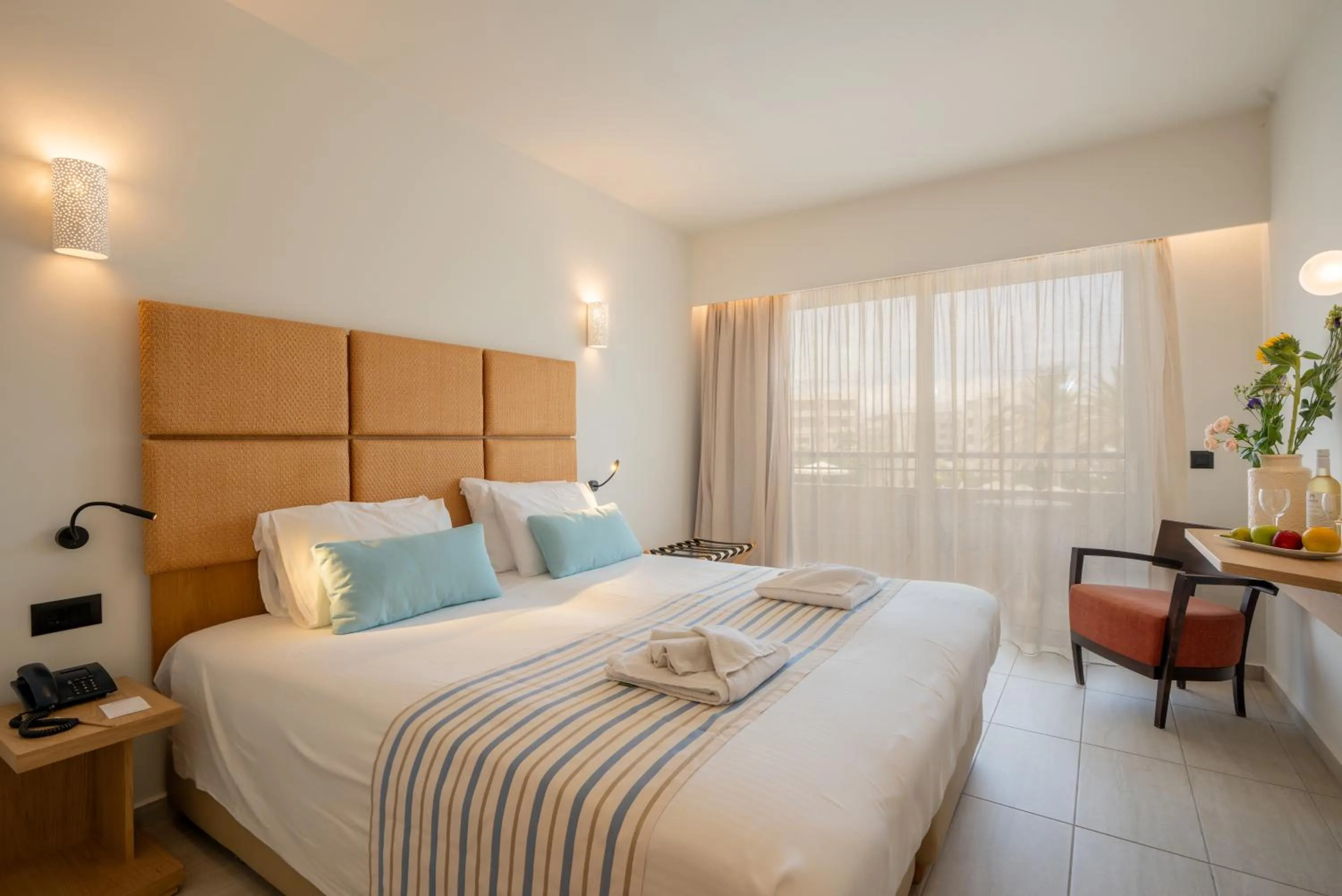 Bedroom, Bed in Minos Hotel