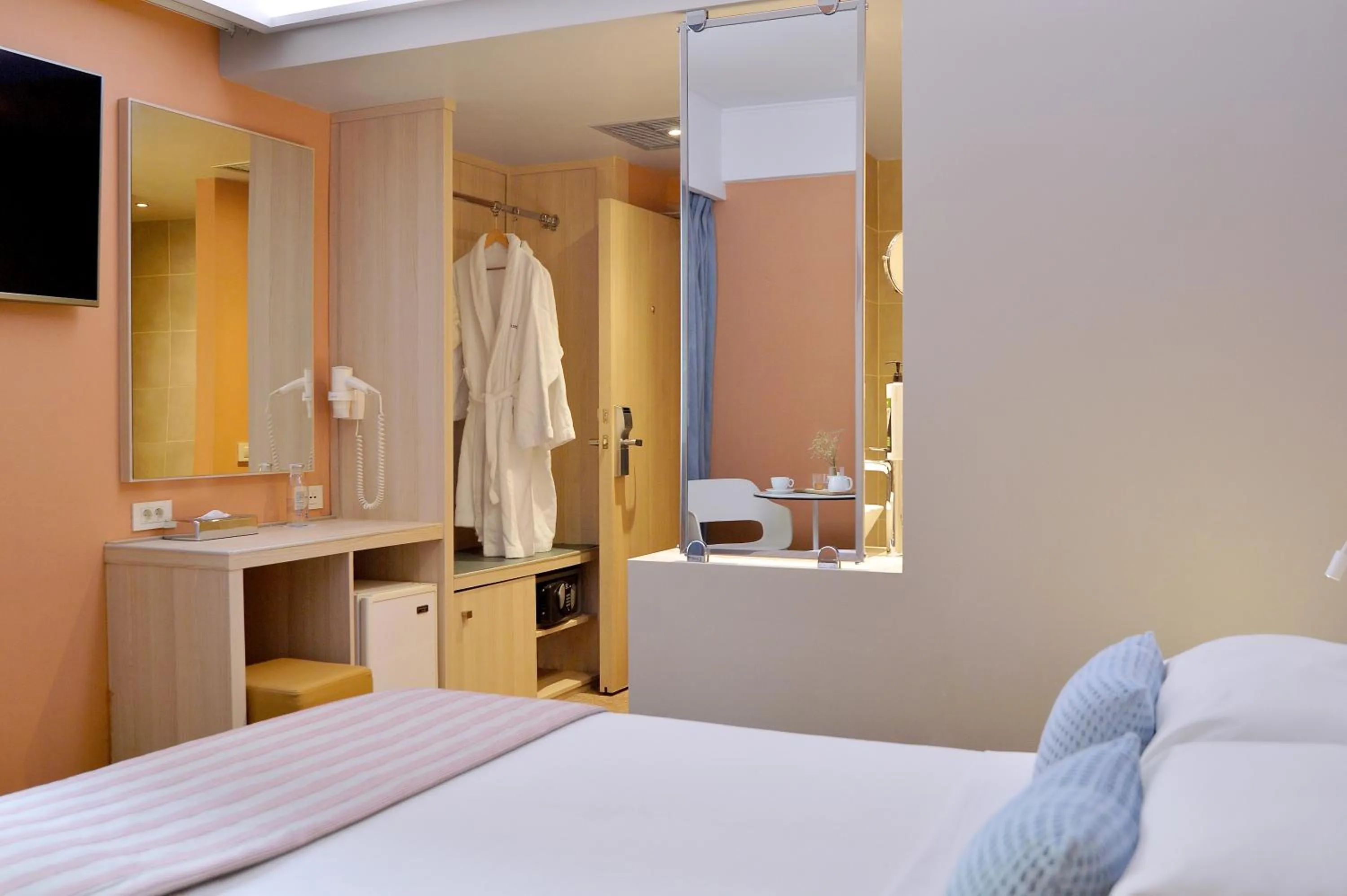 Bedroom, Bed in Airotel Alexandros