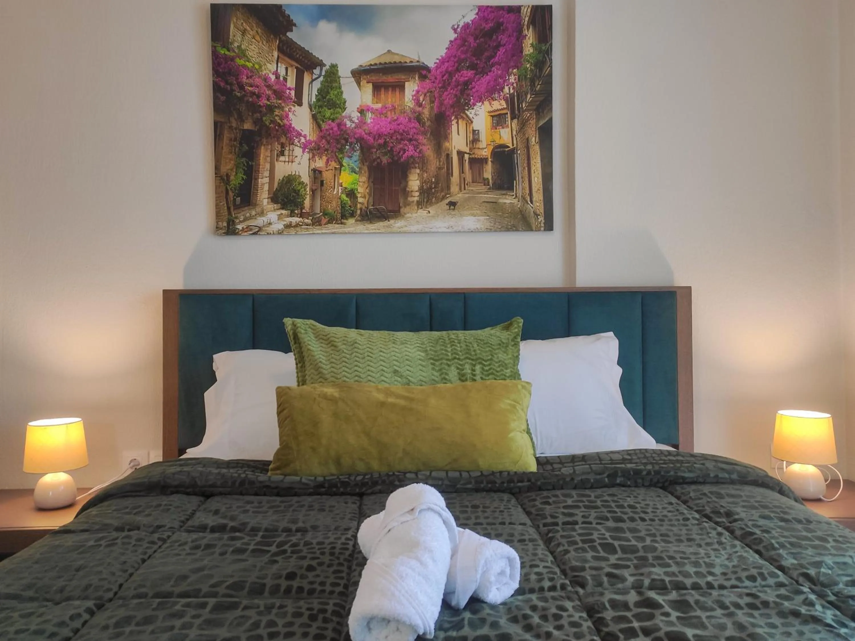 Bedroom, Bed in Kashmir Luxury Apartments