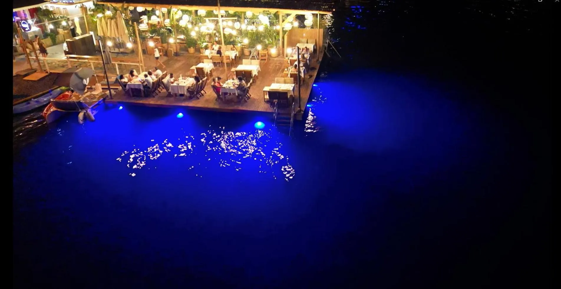 Restaurant/places to eat in Base Selimiye