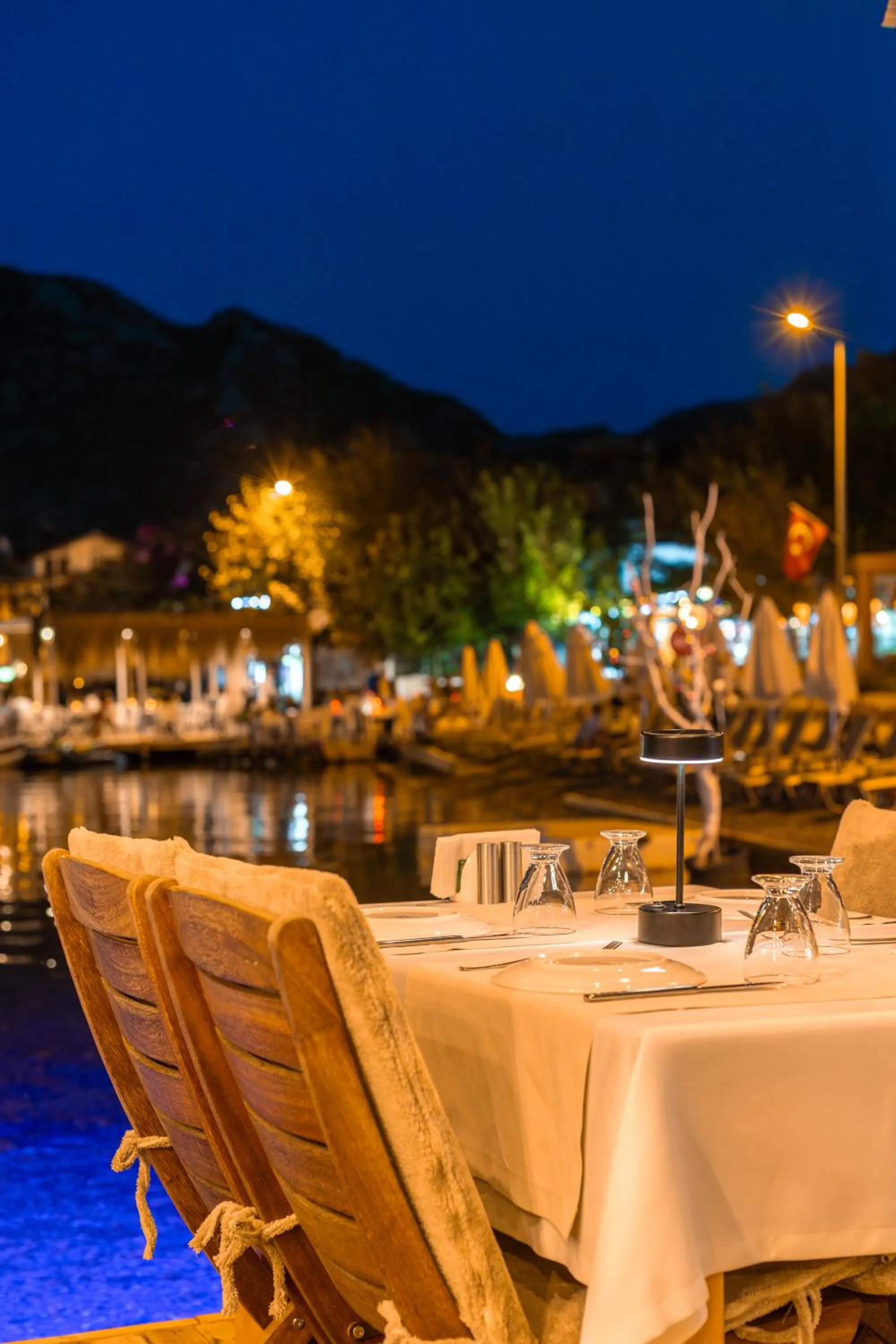 Restaurant/places to eat in Base Selimiye