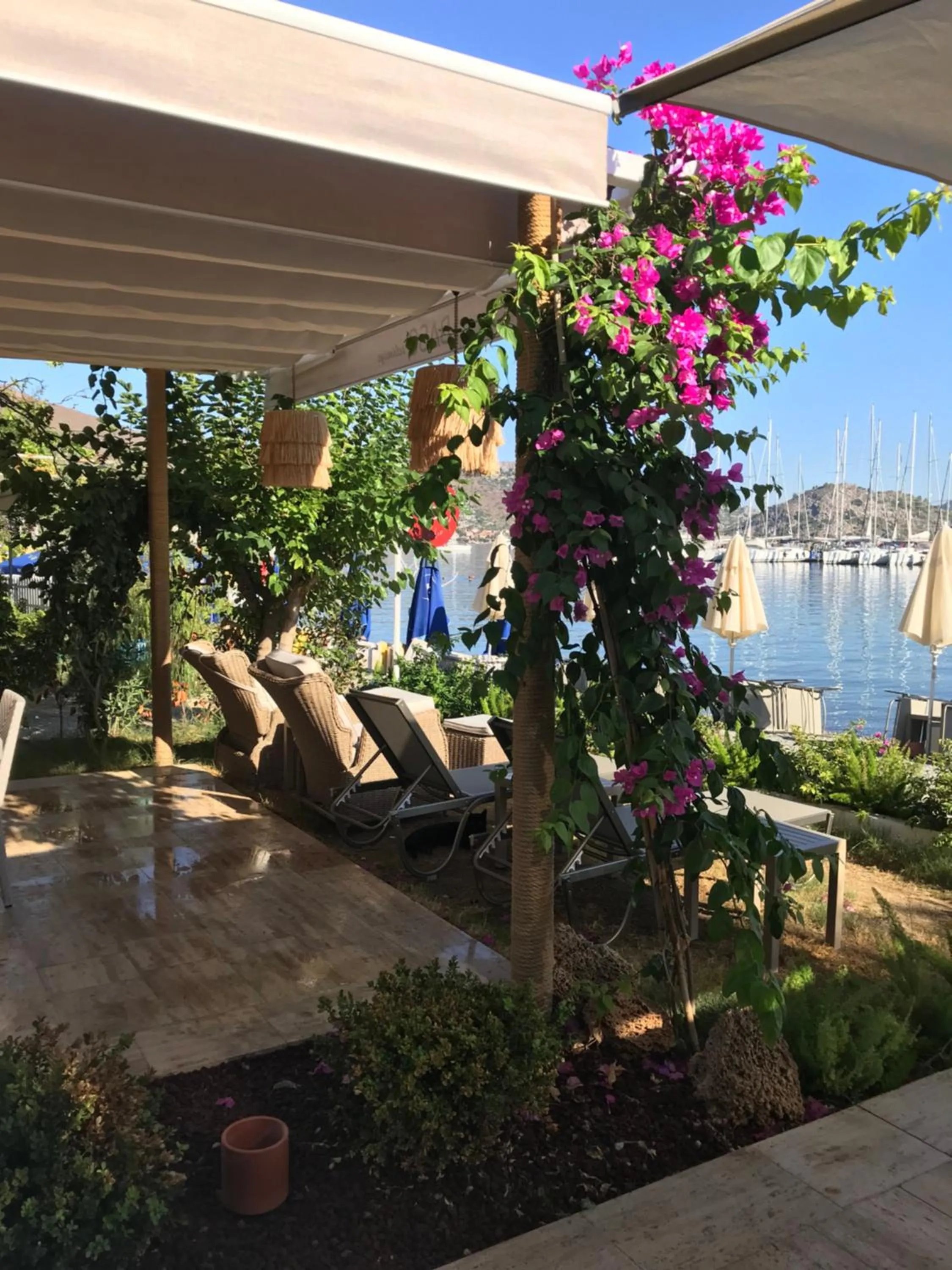 Seating area in Base Selimiye