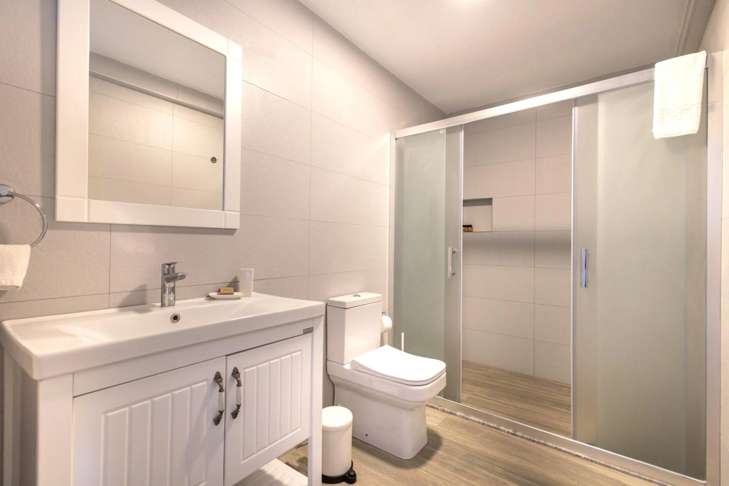 Shower in Base Selimiye