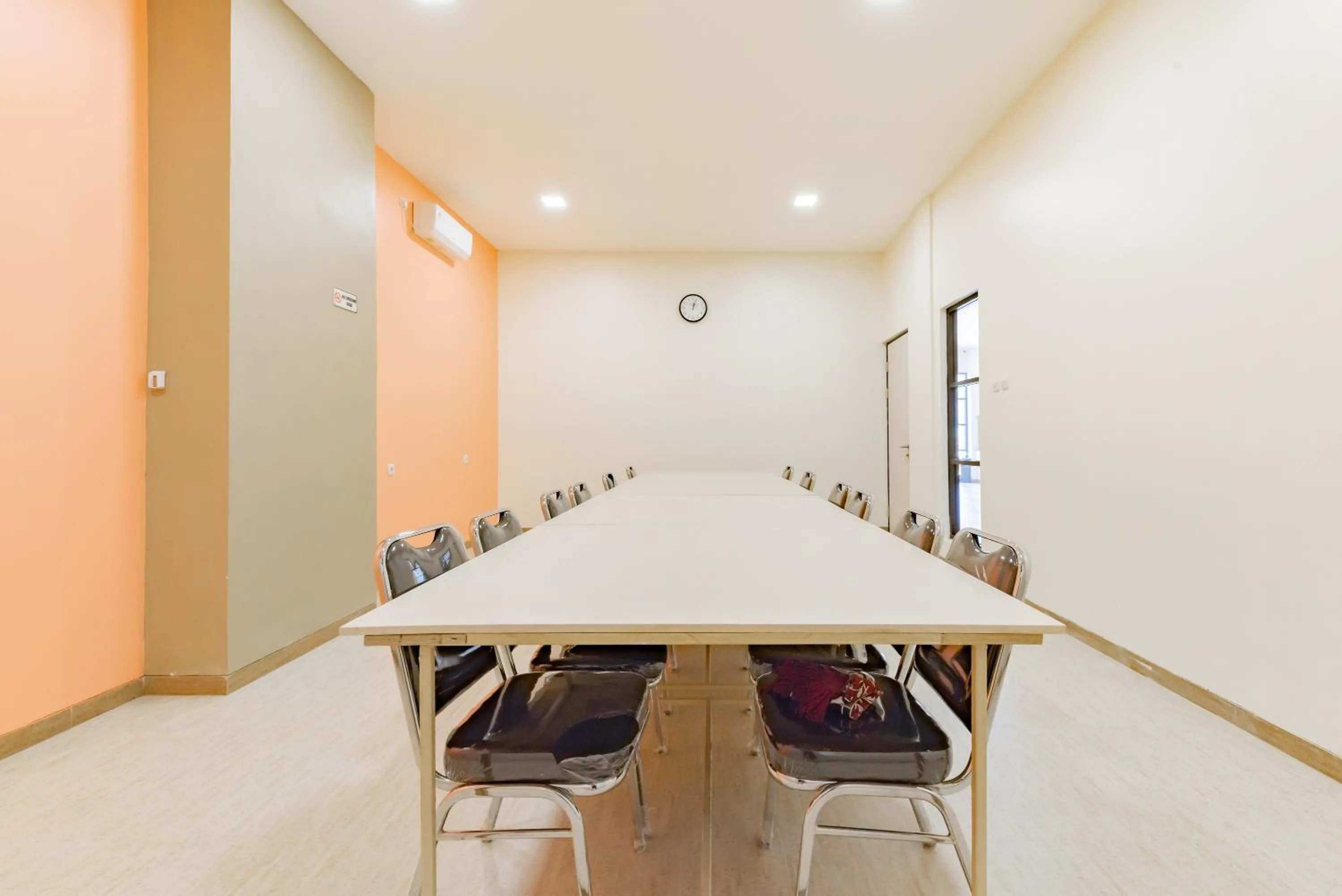 Meeting/conference room in Sans Hotel Berau Square