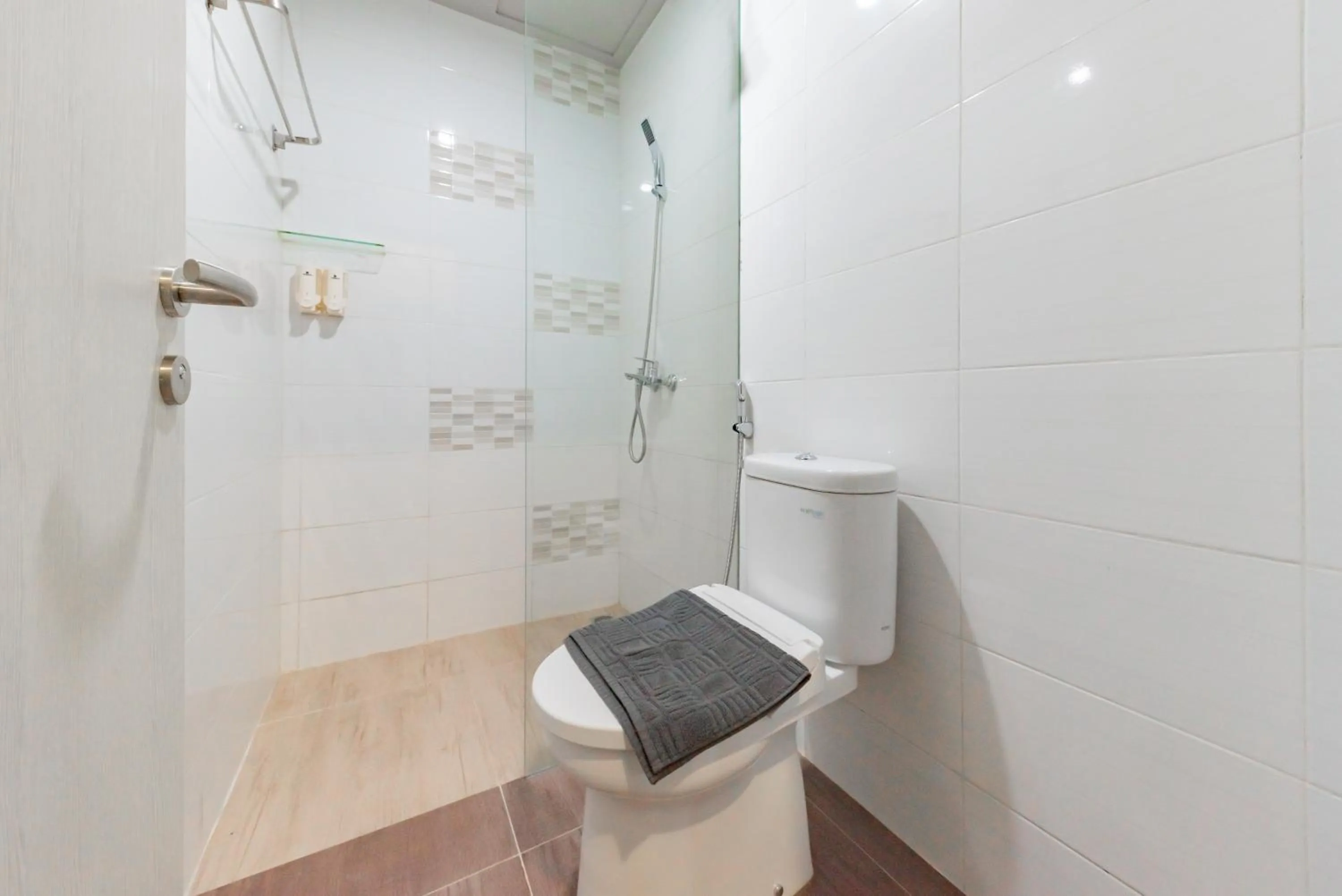 Bathroom in Sans Hotel Berau Square