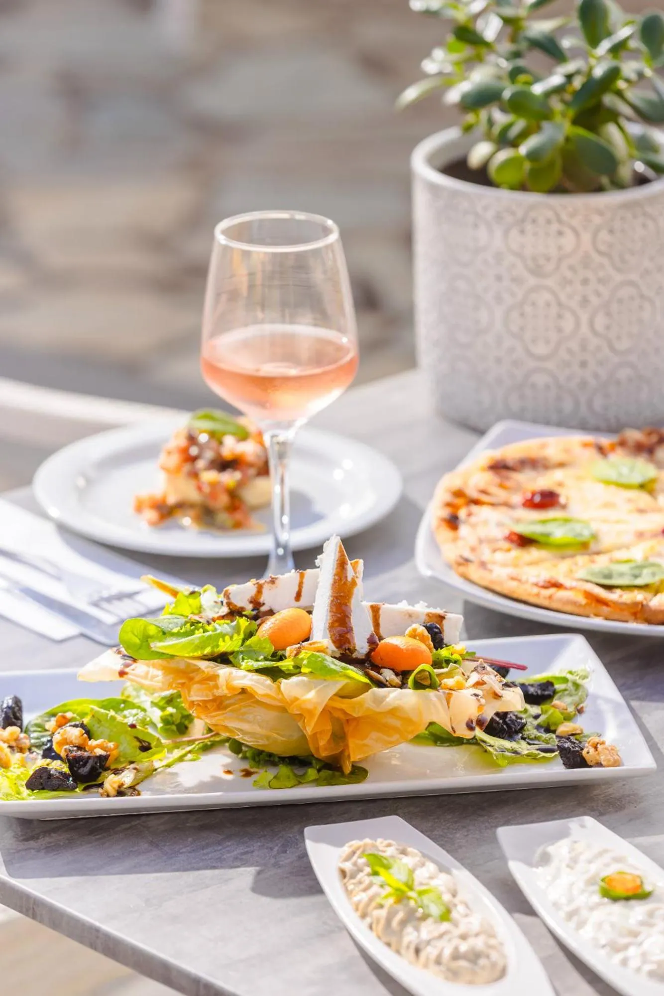 Food and drinks in Century Resort