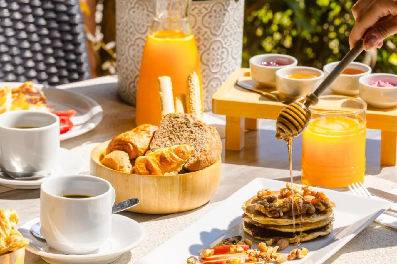 Food and drinks in Century Resort