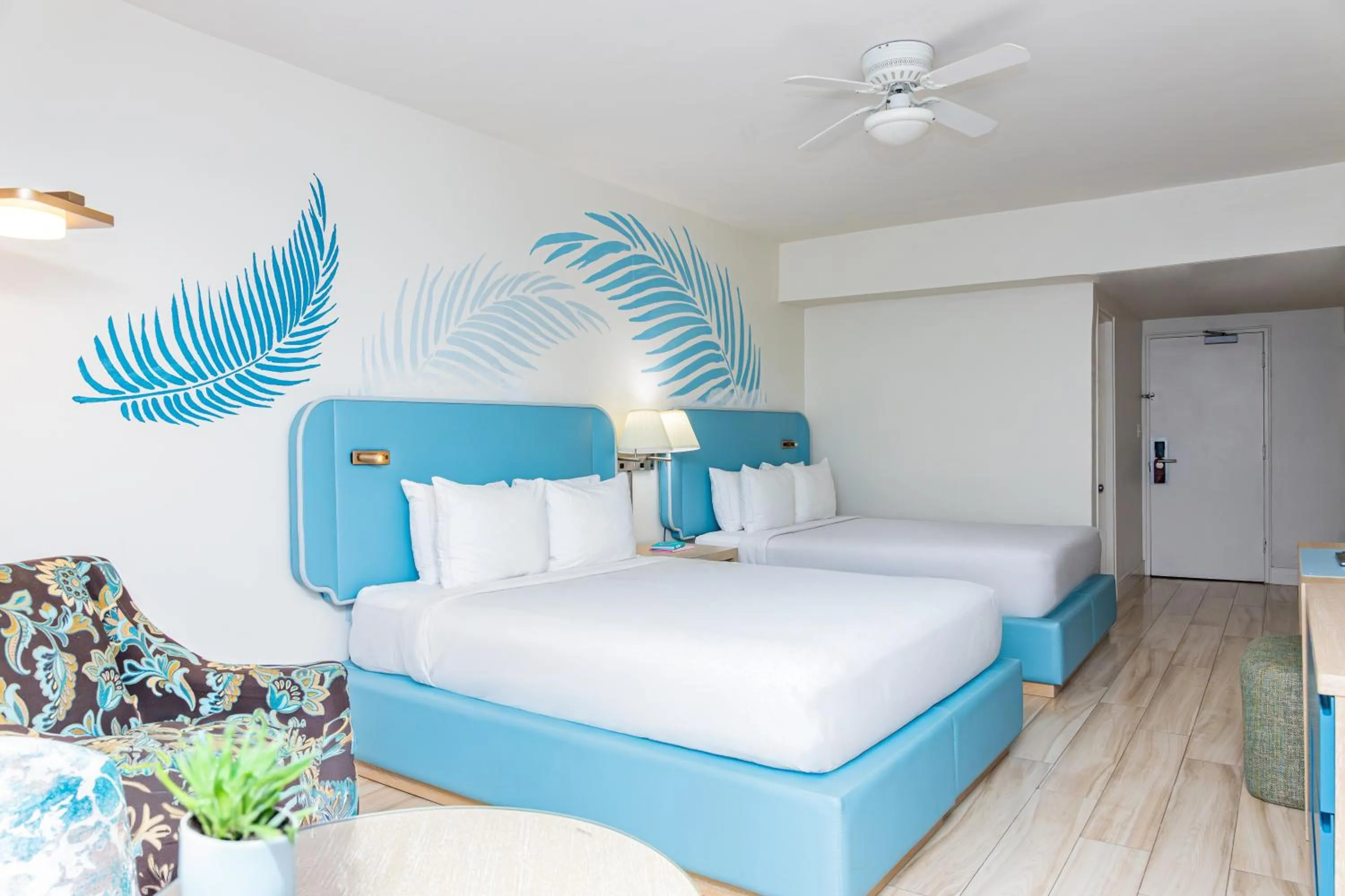 Bedroom, Bed in Sherry Frontenac Oceanfront