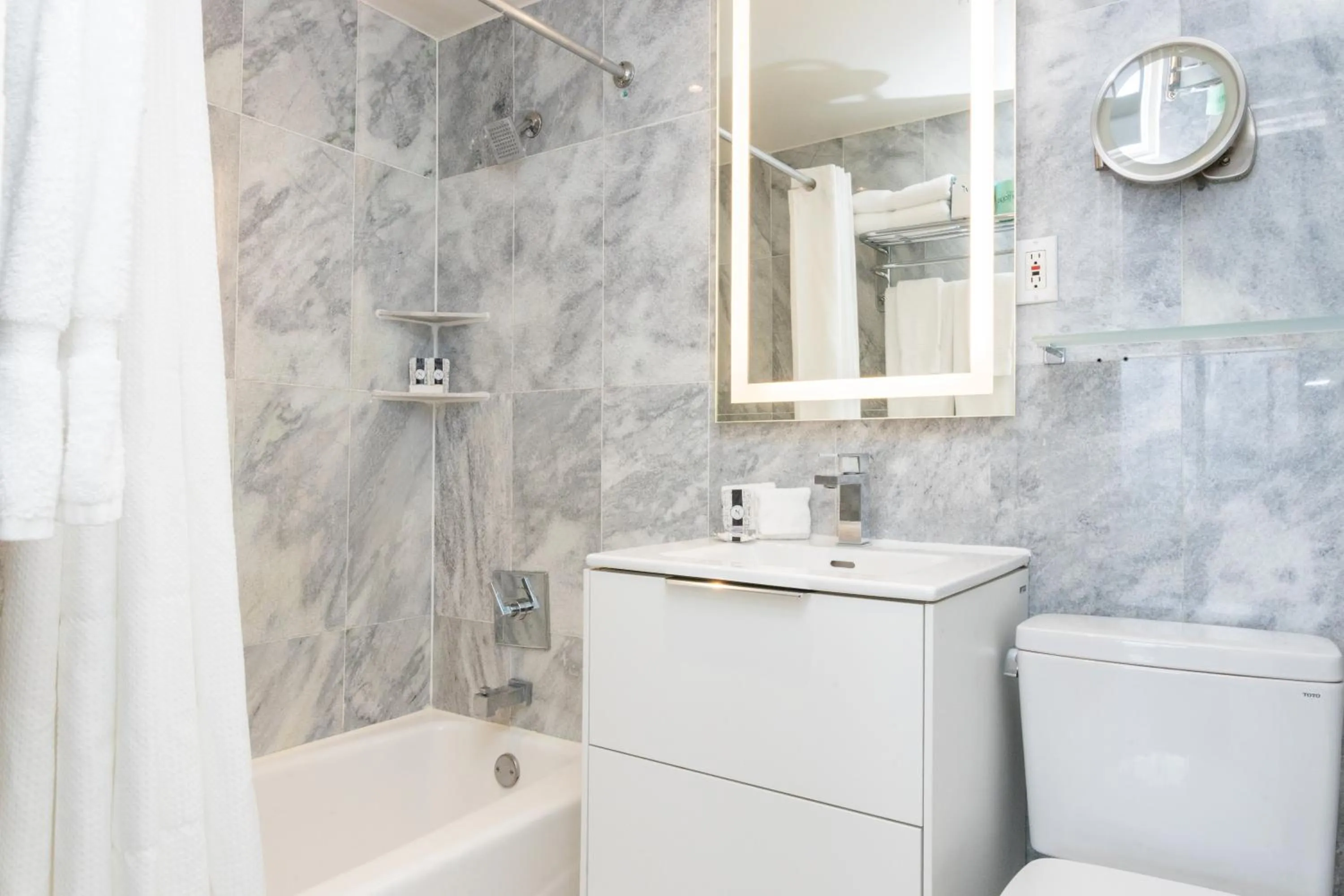 Bathroom in Sherry Frontenac Oceanfront