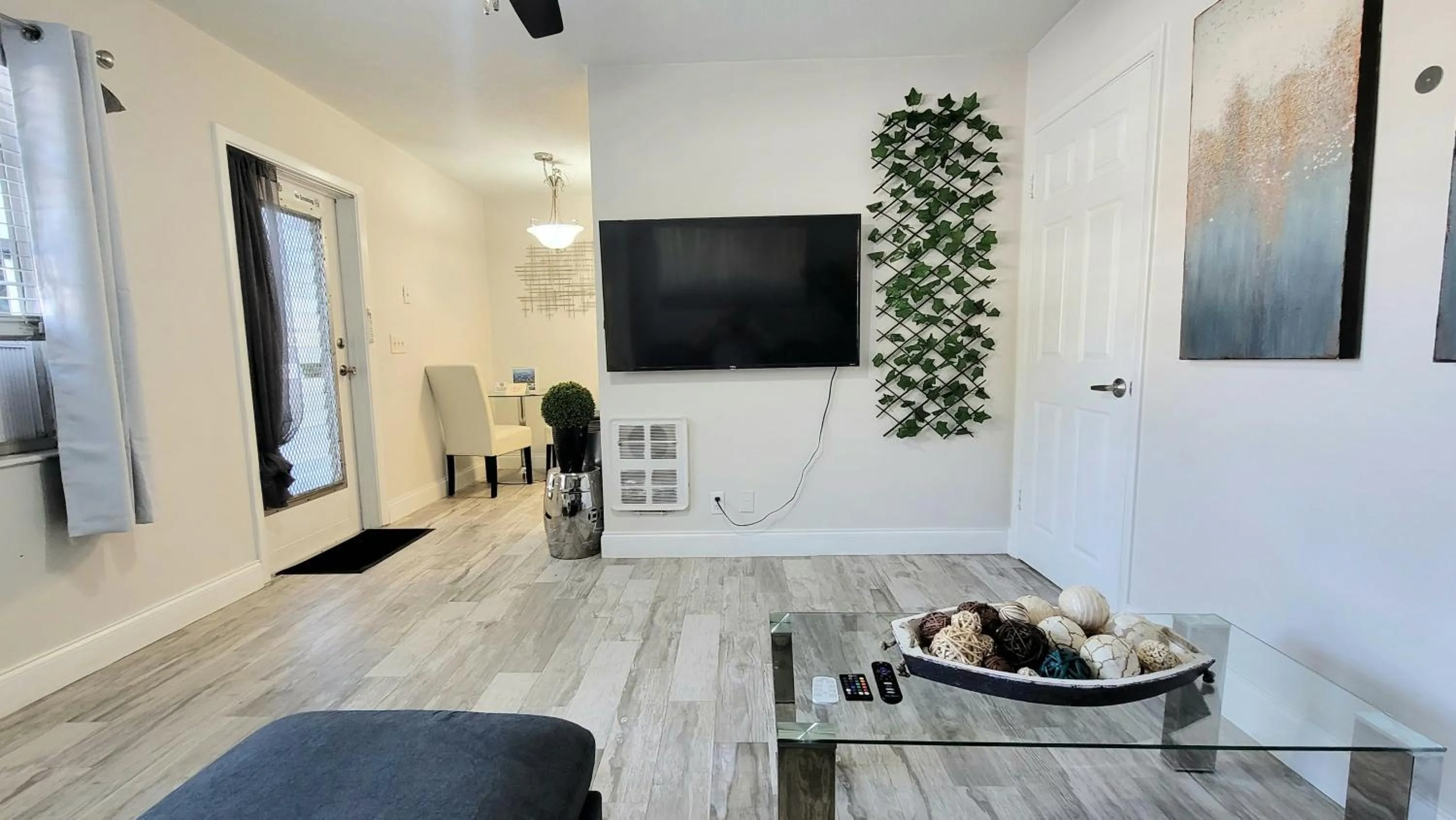 TV and multimedia in BEACHWAY INN