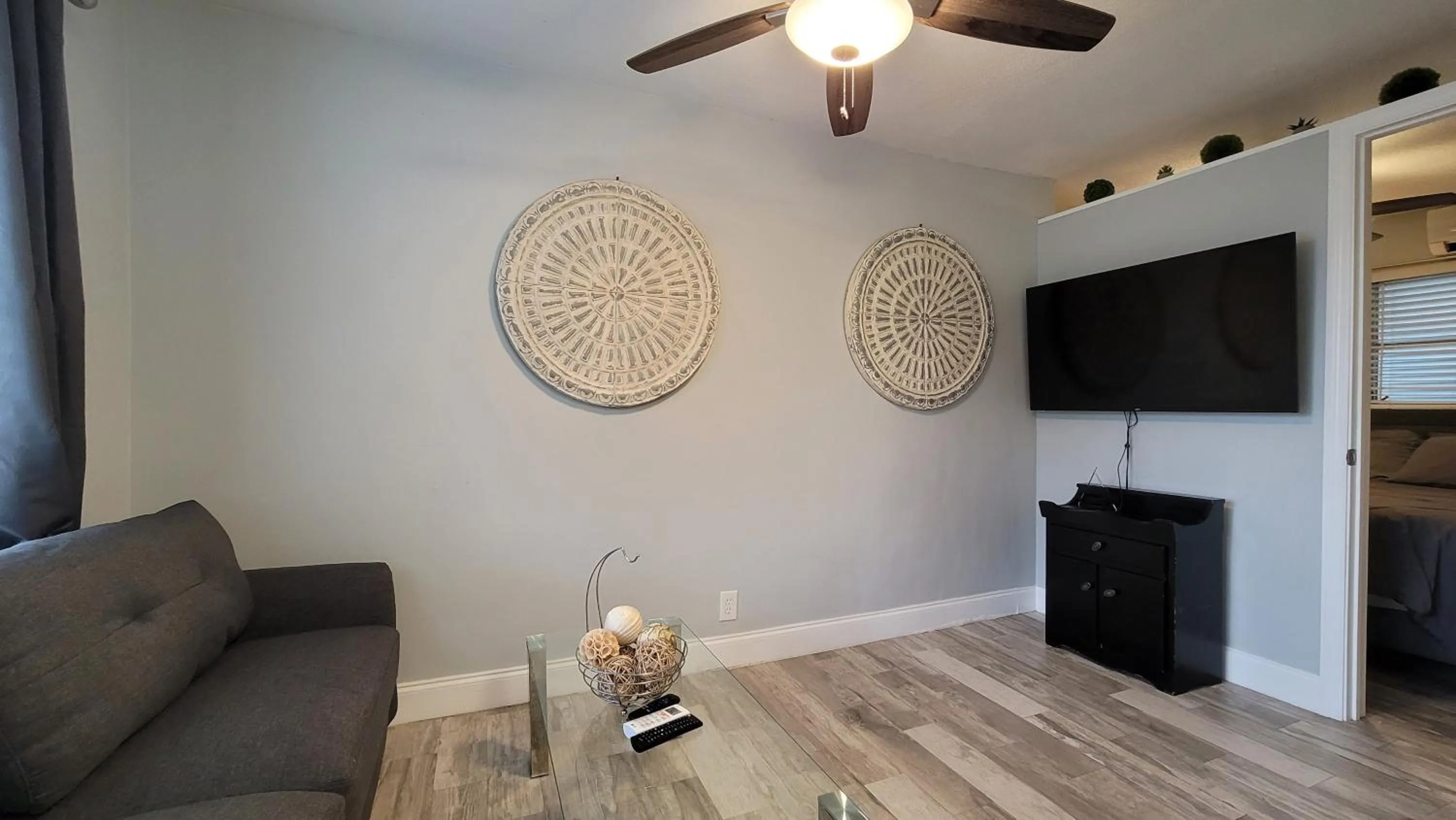 TV and multimedia in BEACHWAY INN