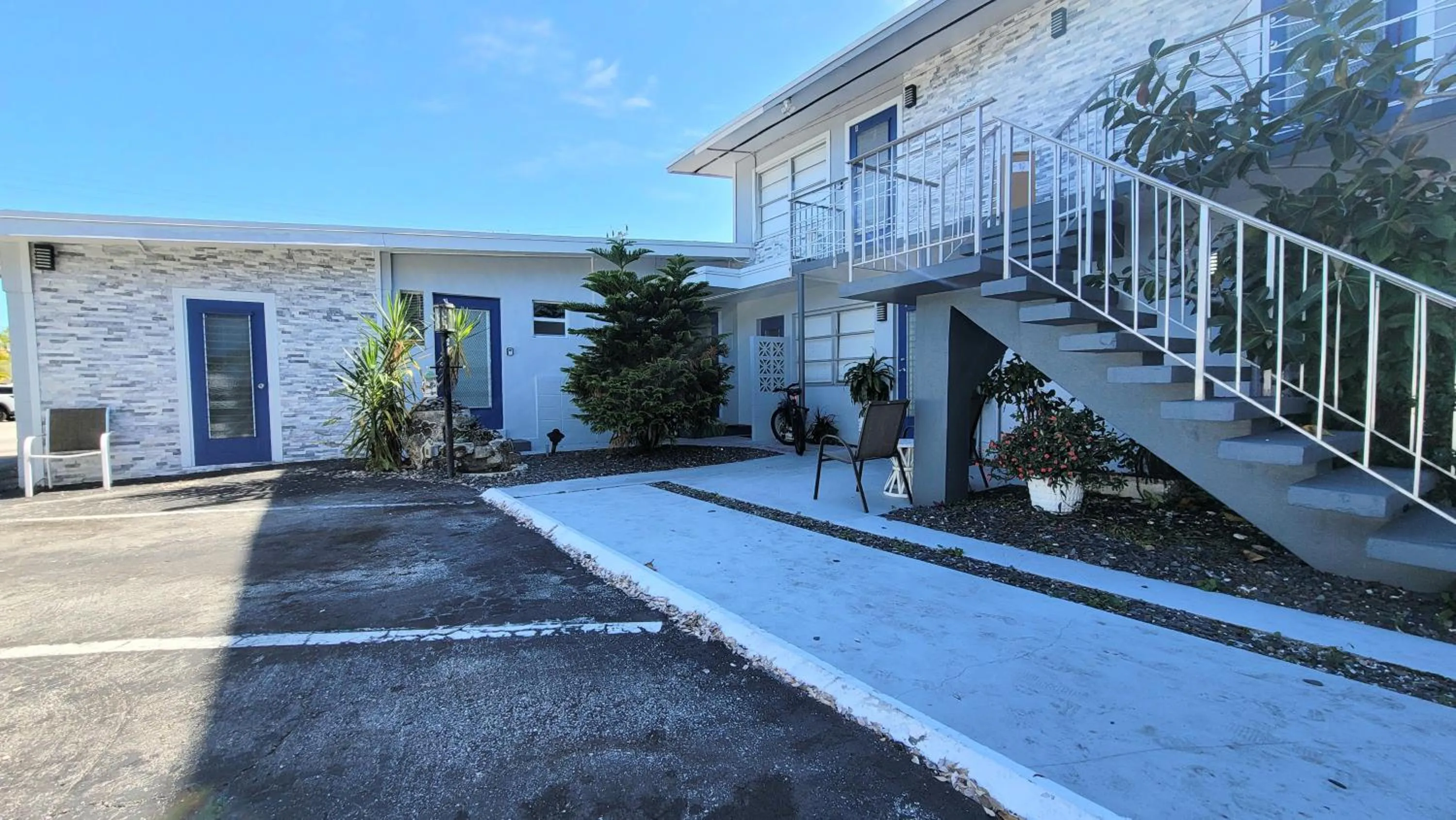 Property building in BEACHWAY INN