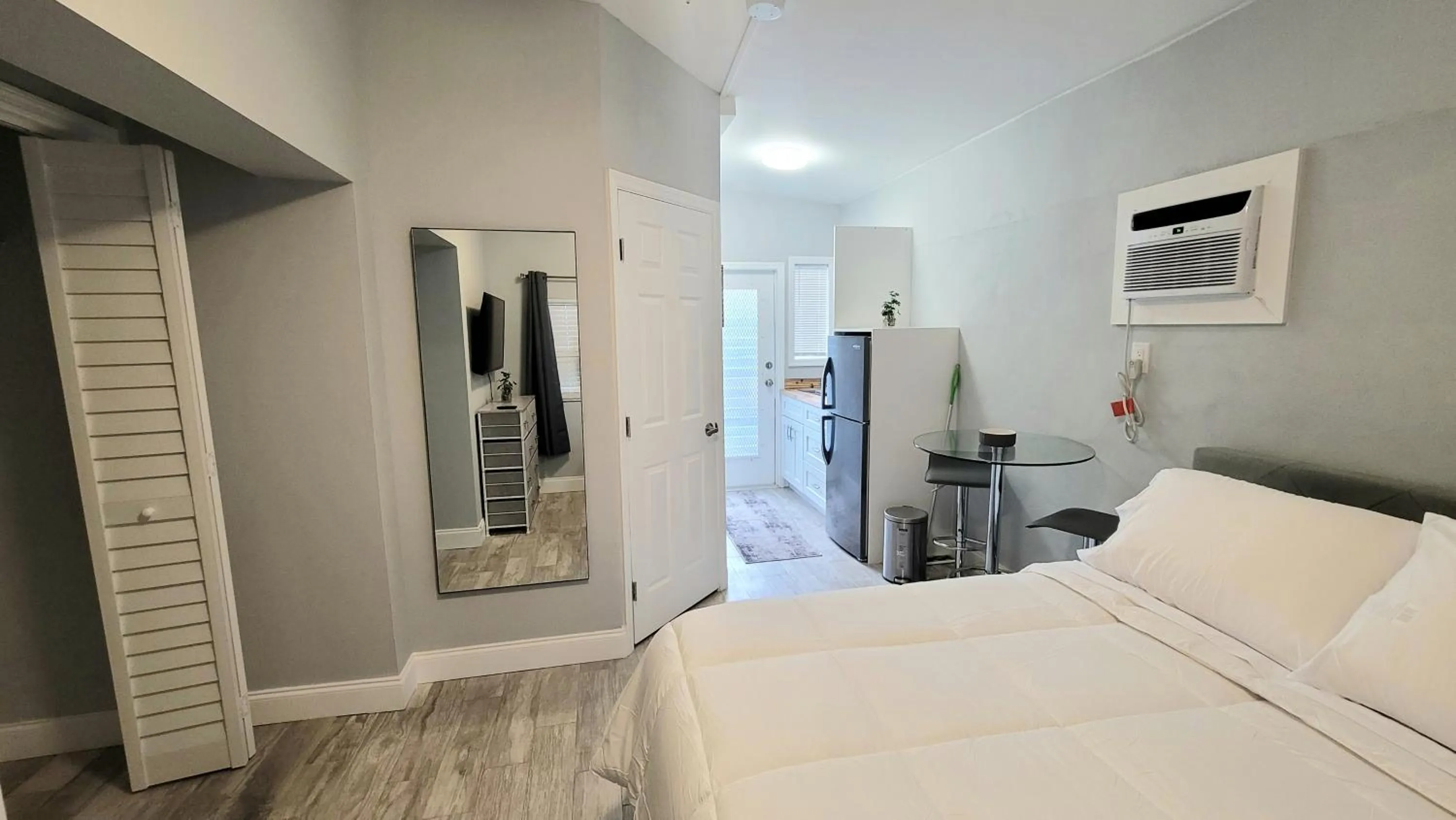 Photo of the whole room, Bed in BEACHWAY INN