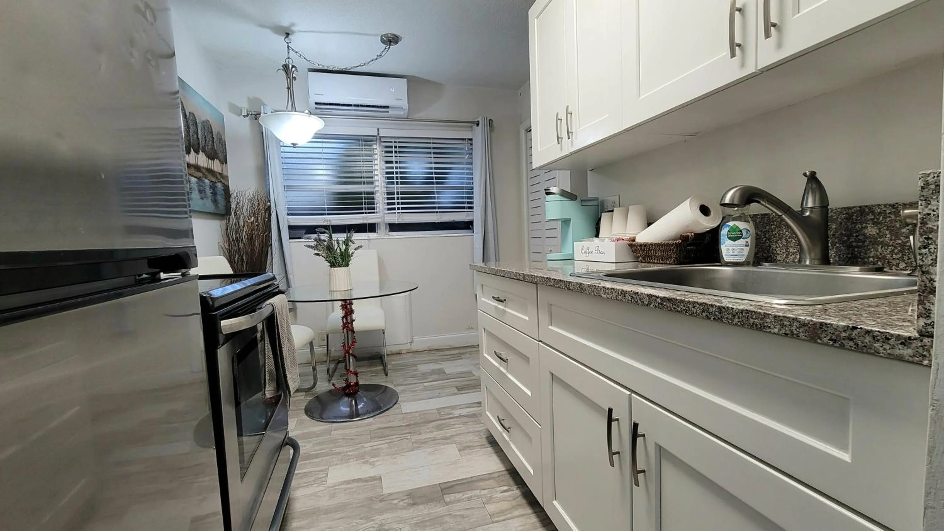 Kitchen or kitchenette in BEACHWAY INN