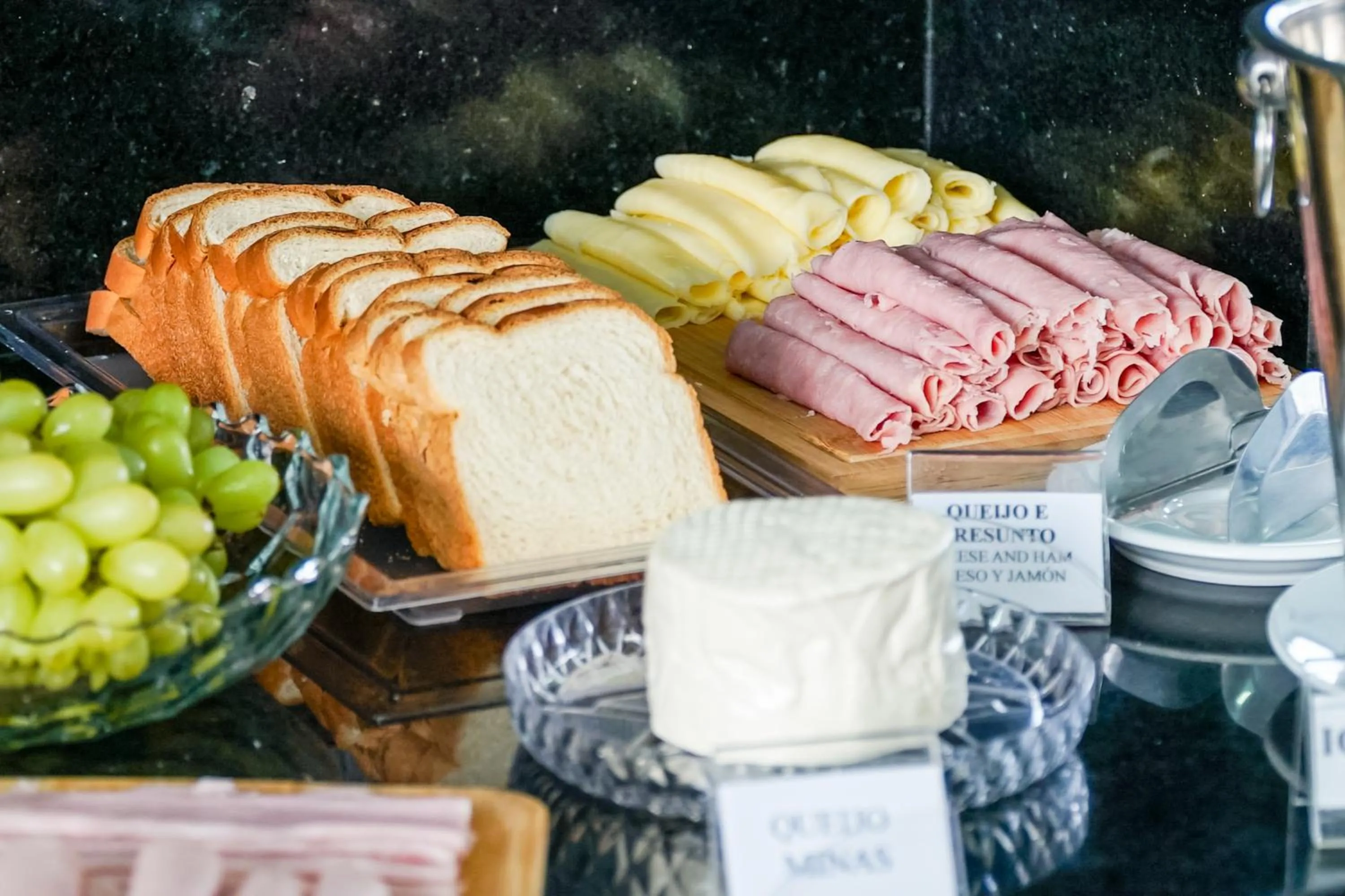 Breakfast in VELINN Pousada Angra Sunset