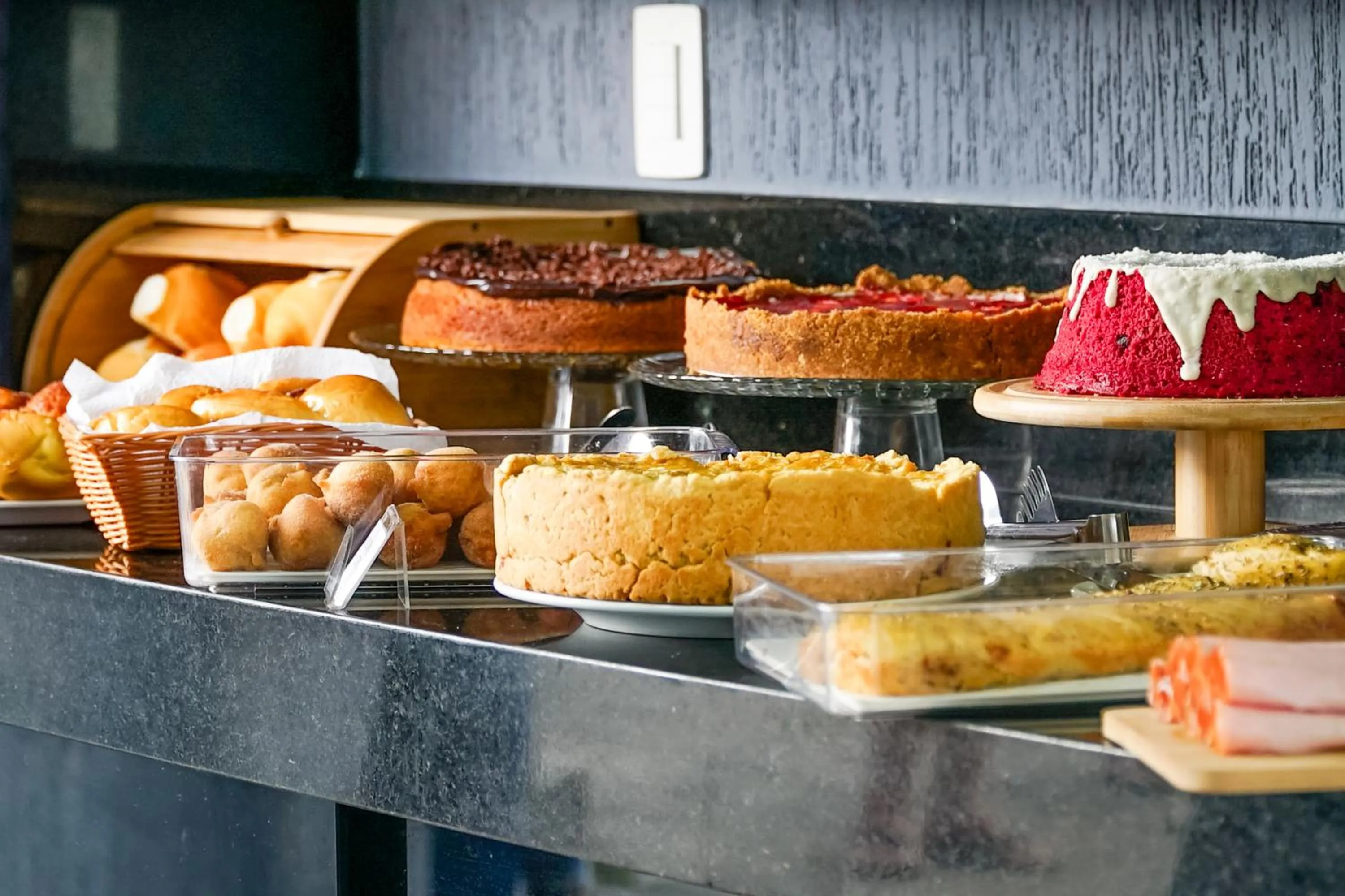 Food and drinks in VELINN Pousada Angra Sunset