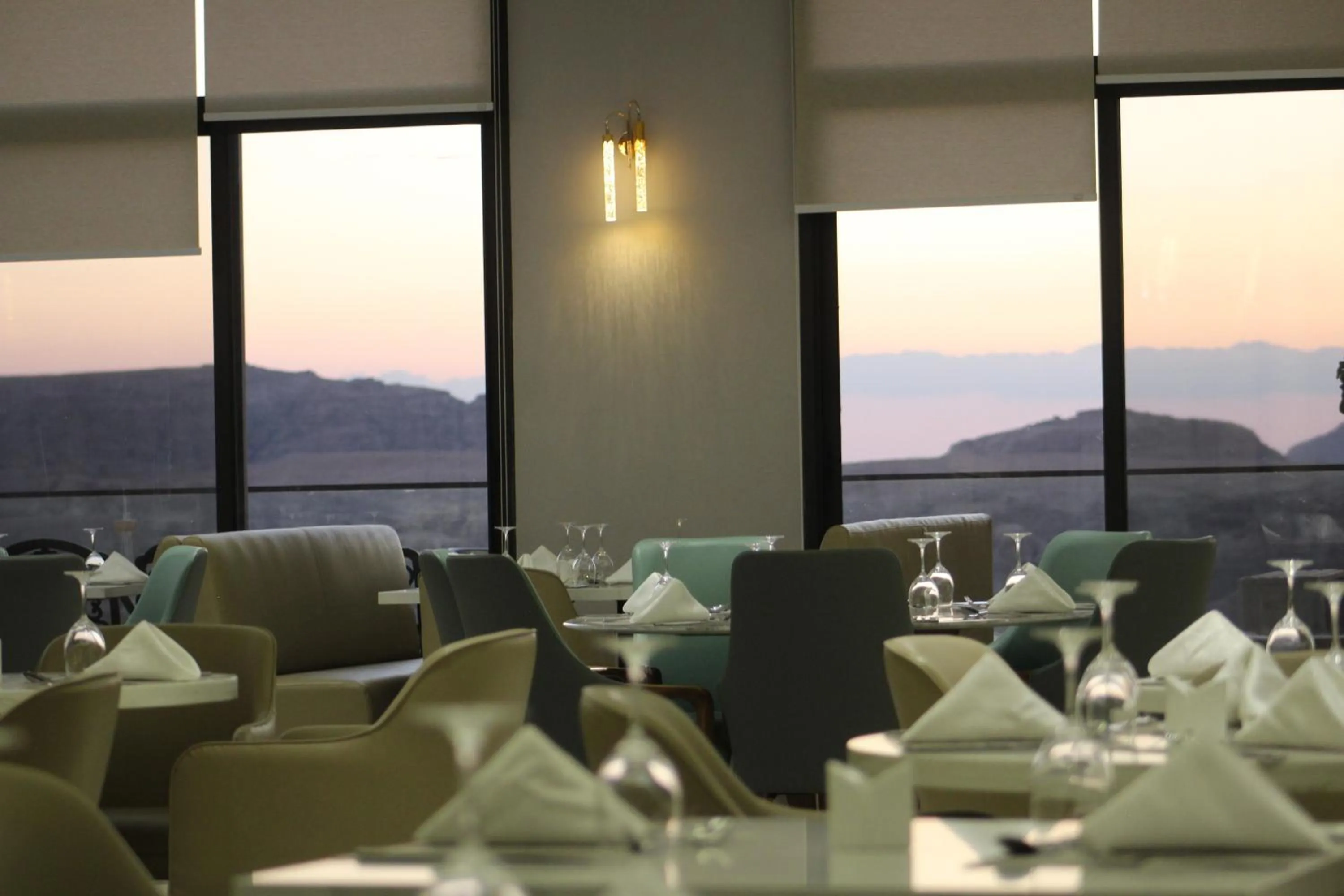 Restaurant/places to eat in H Luxury Hotel