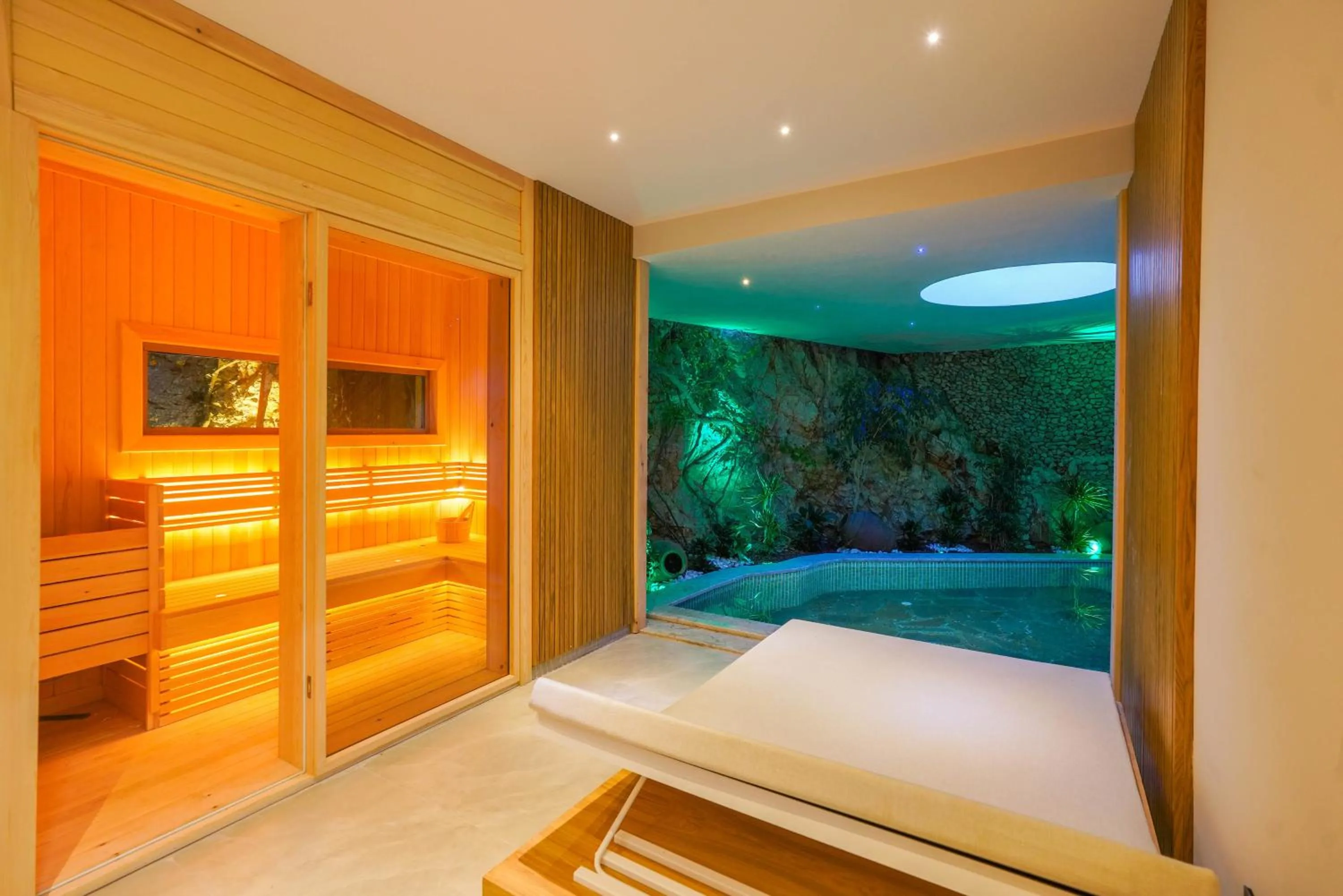 Swimming pool, Bed in Likya Gardens Hotel