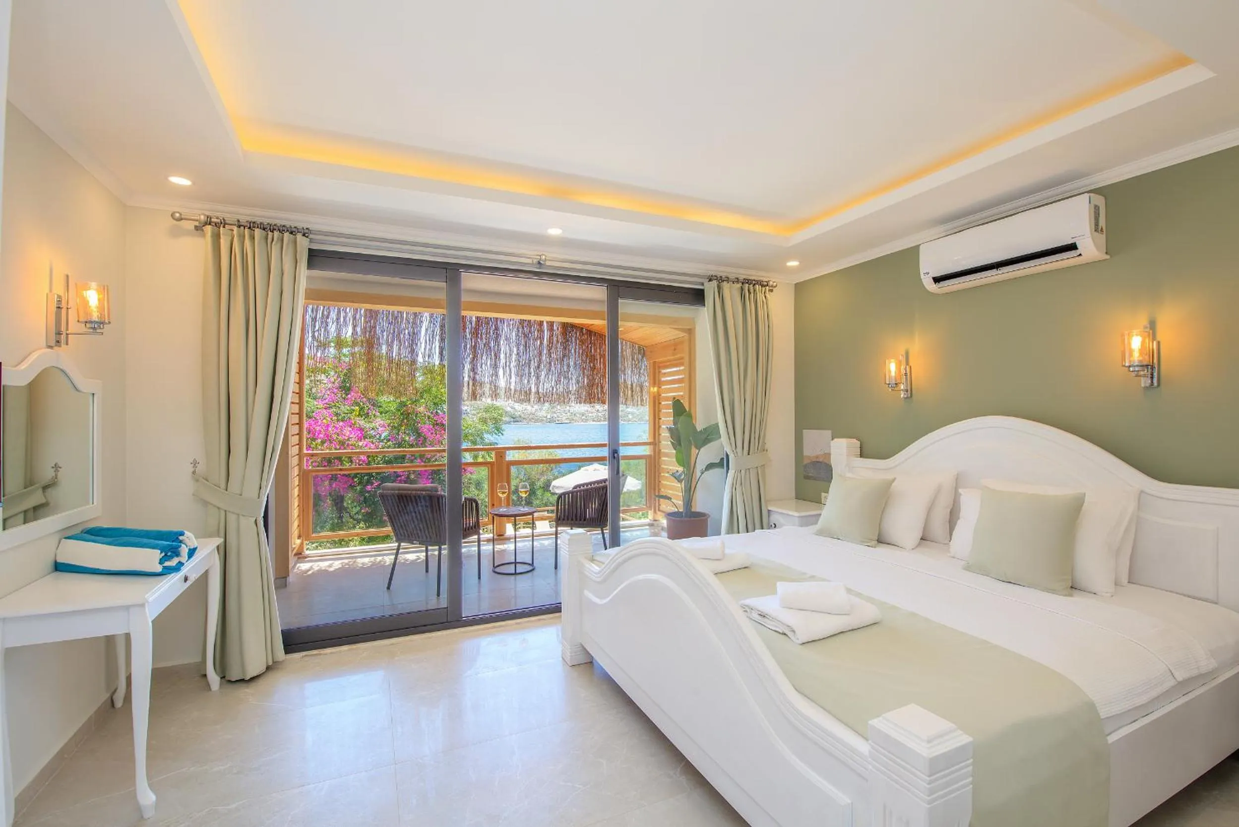 Bedroom, Bed in Likya Gardens Hotel