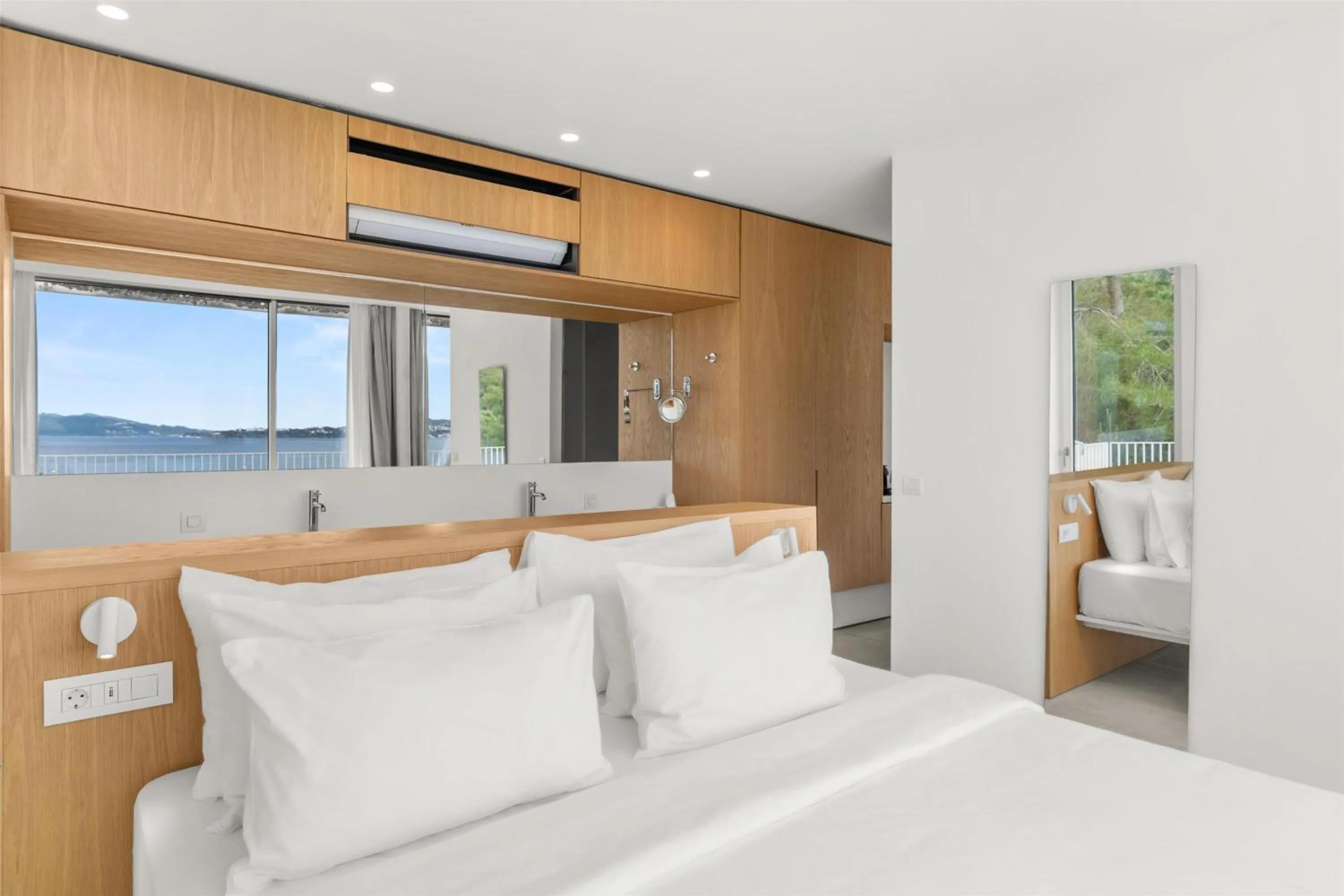 Photo of the whole room, Bed in Radisson Resort Plaza Skiathos