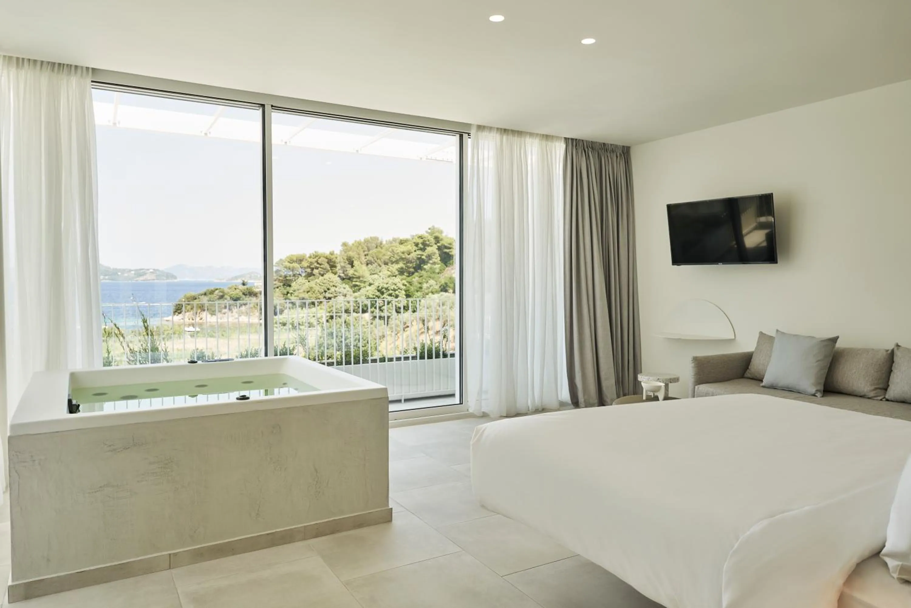 Hot Tub, Bed in Radisson Resort Plaza Skiathos
