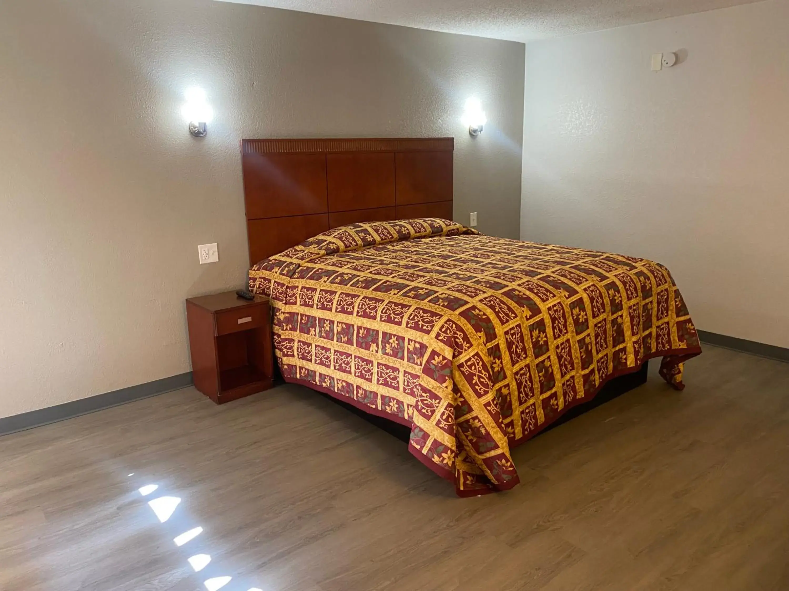 Deluxe King Room in American Inn and Suites - Atlanta Airport Jonesboro I-75 Deluxe King Room in American Inn and Suites - Atlanta Airport Jonesboro I-75