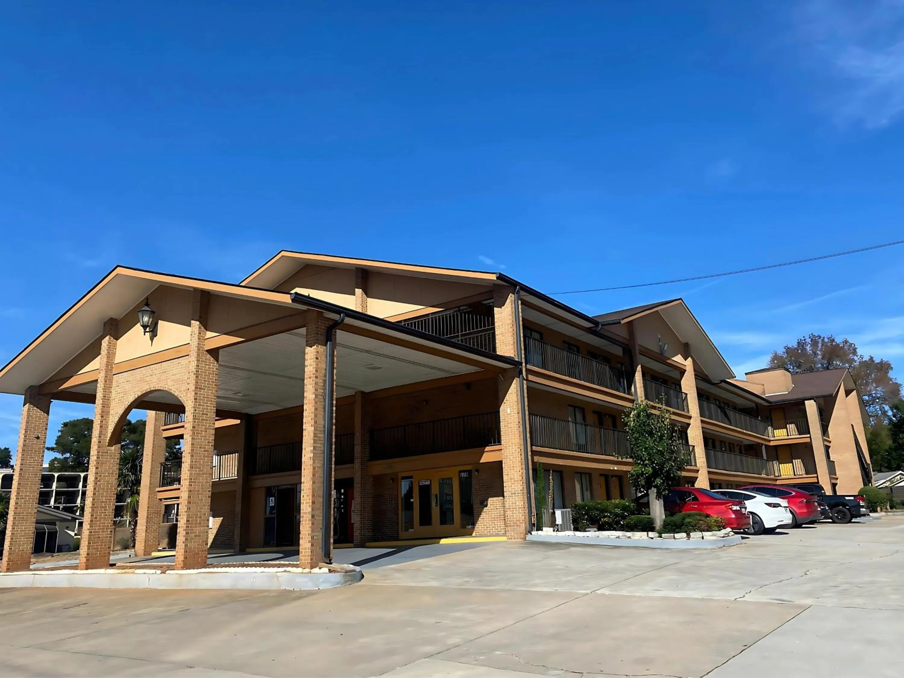 Property building in American Inn and Suites - Atlanta Airport Jonesboro I-75