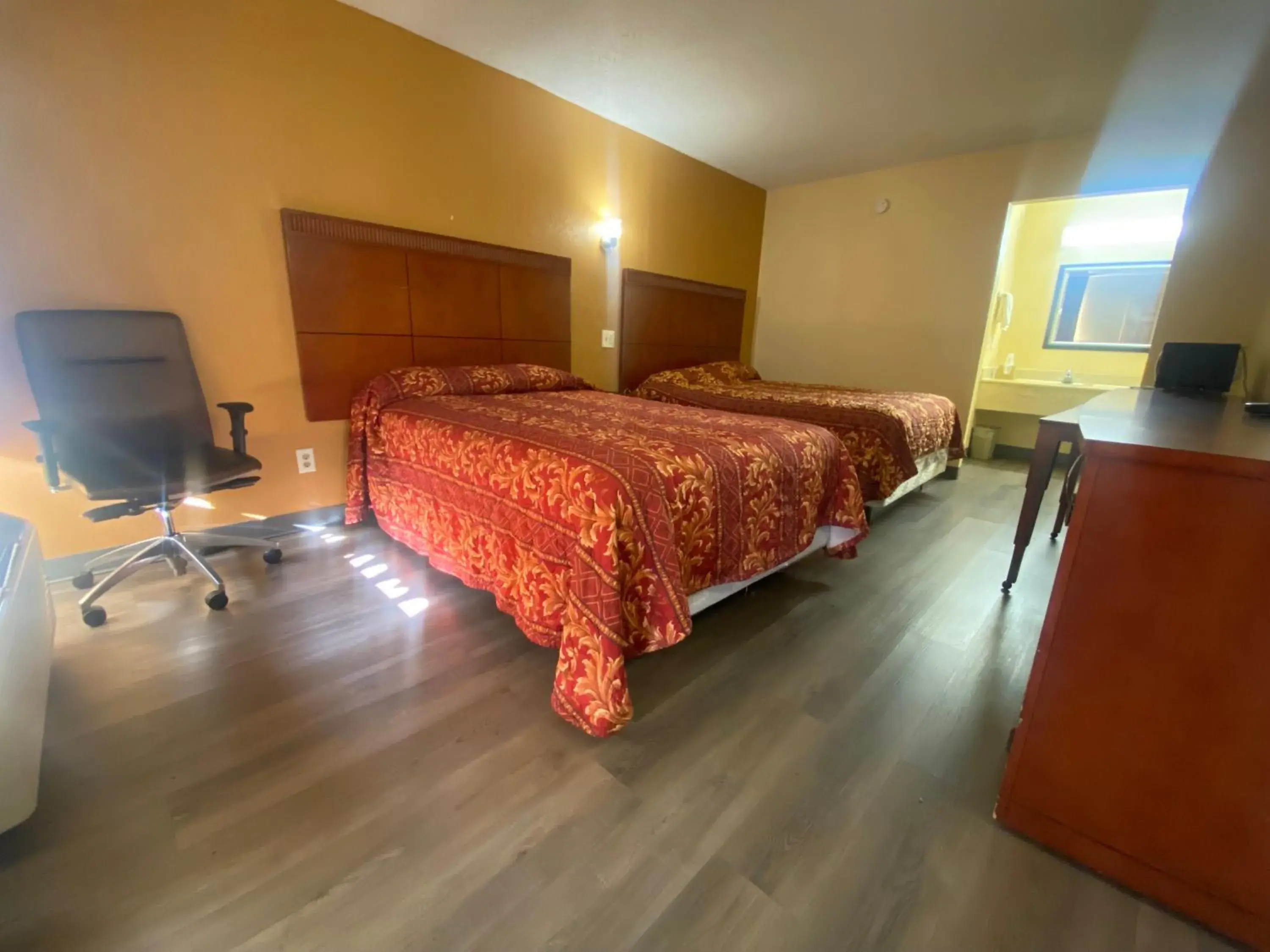 Deluxe Double Room in American Inn and Suites - Atlanta Airport Jonesboro I-75 Deluxe Double Room in American Inn and Suites - Atlanta Airport Jonesboro I-75