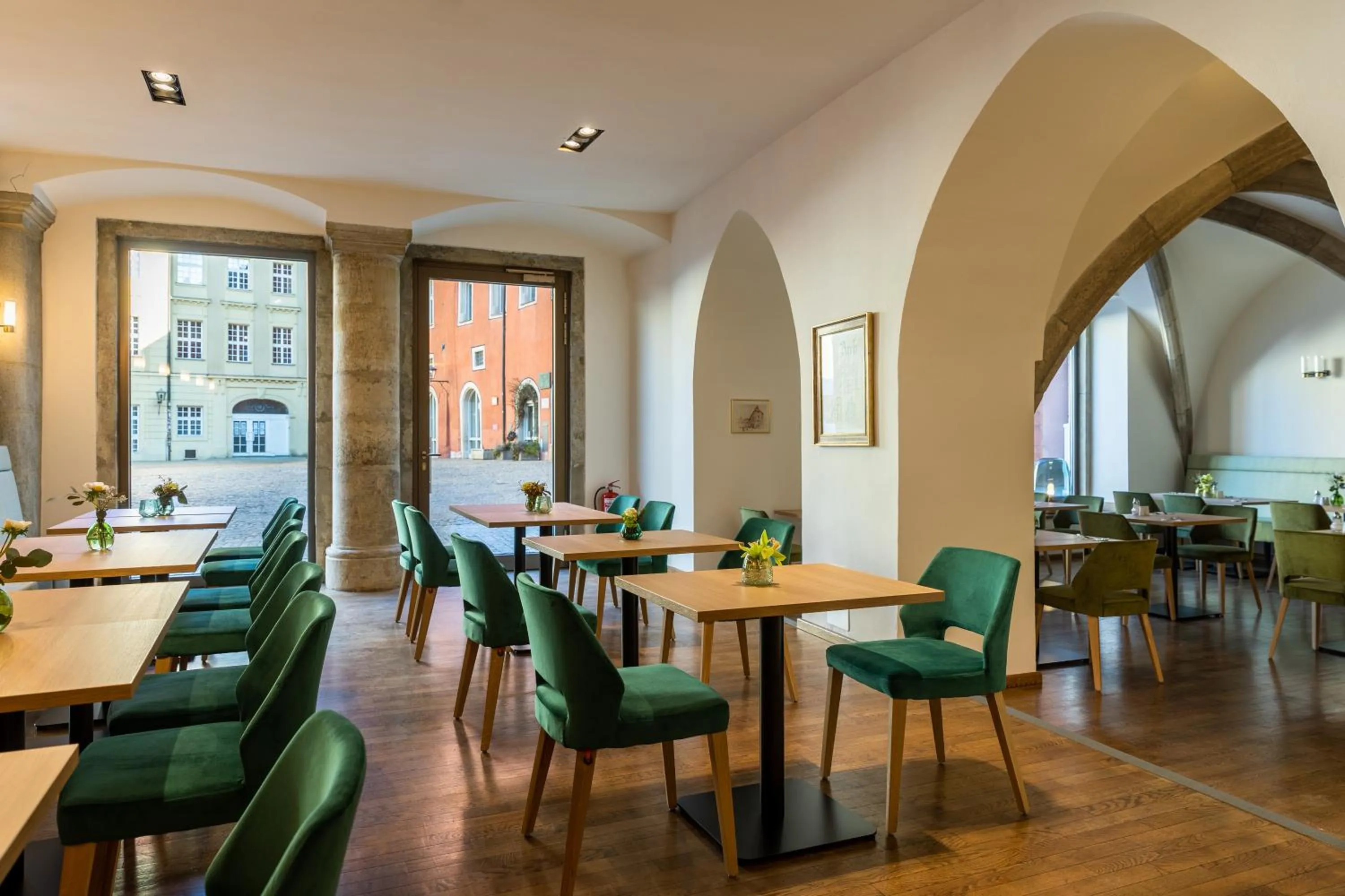 Restaurant/places to eat in Altstadthotel Arch