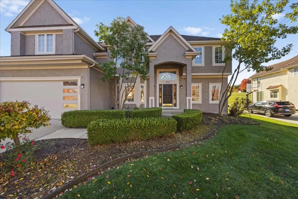 Beautiful relaxing private villa next to a pond smart home and Traeger Grill