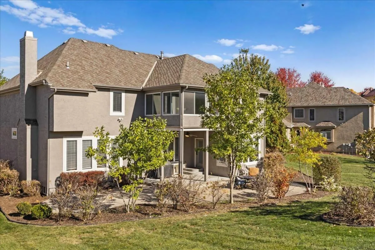 Beautiful relaxing private villa next to a pond smart home and Traeger Grill