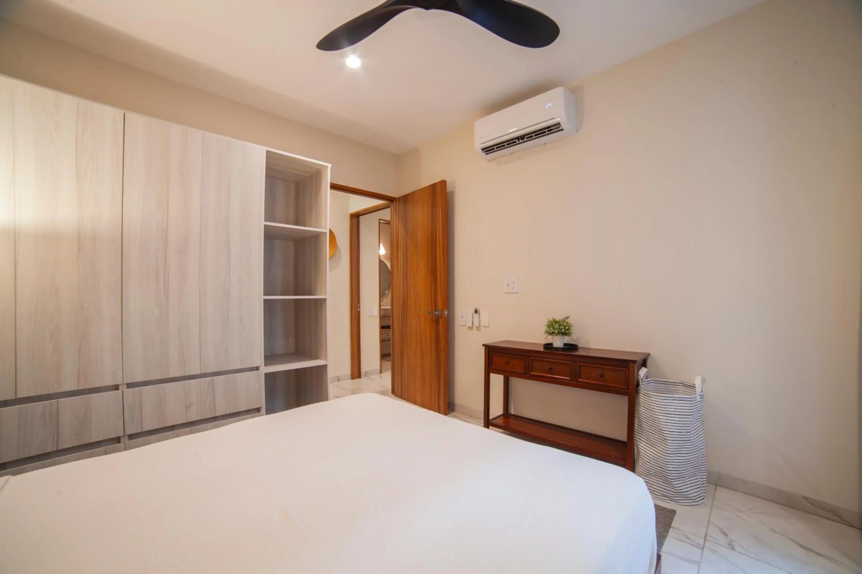 Photo of the whole room, Bed in HOTEL BIULÚ