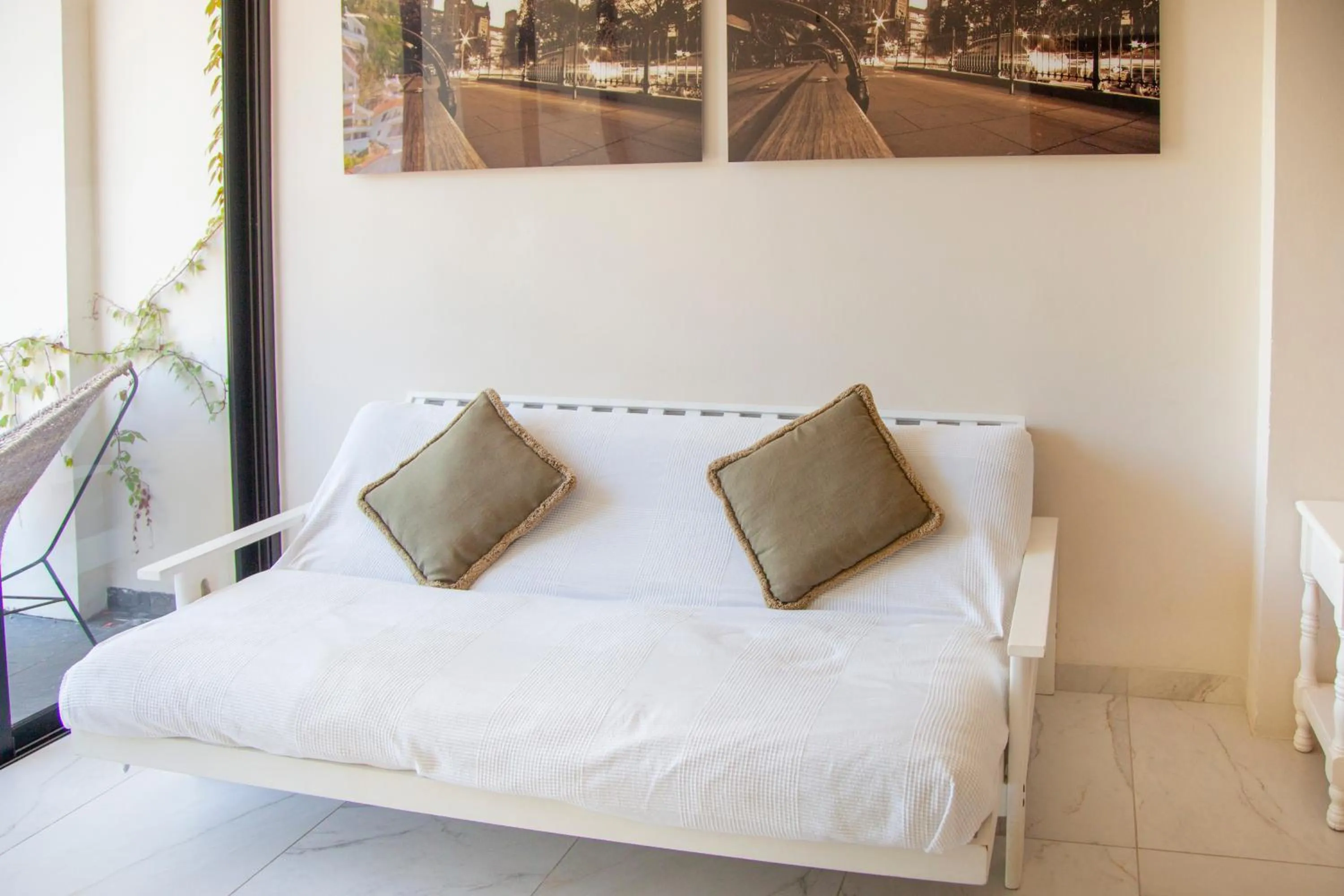 Living room, Bed in HOTEL BIULÚ