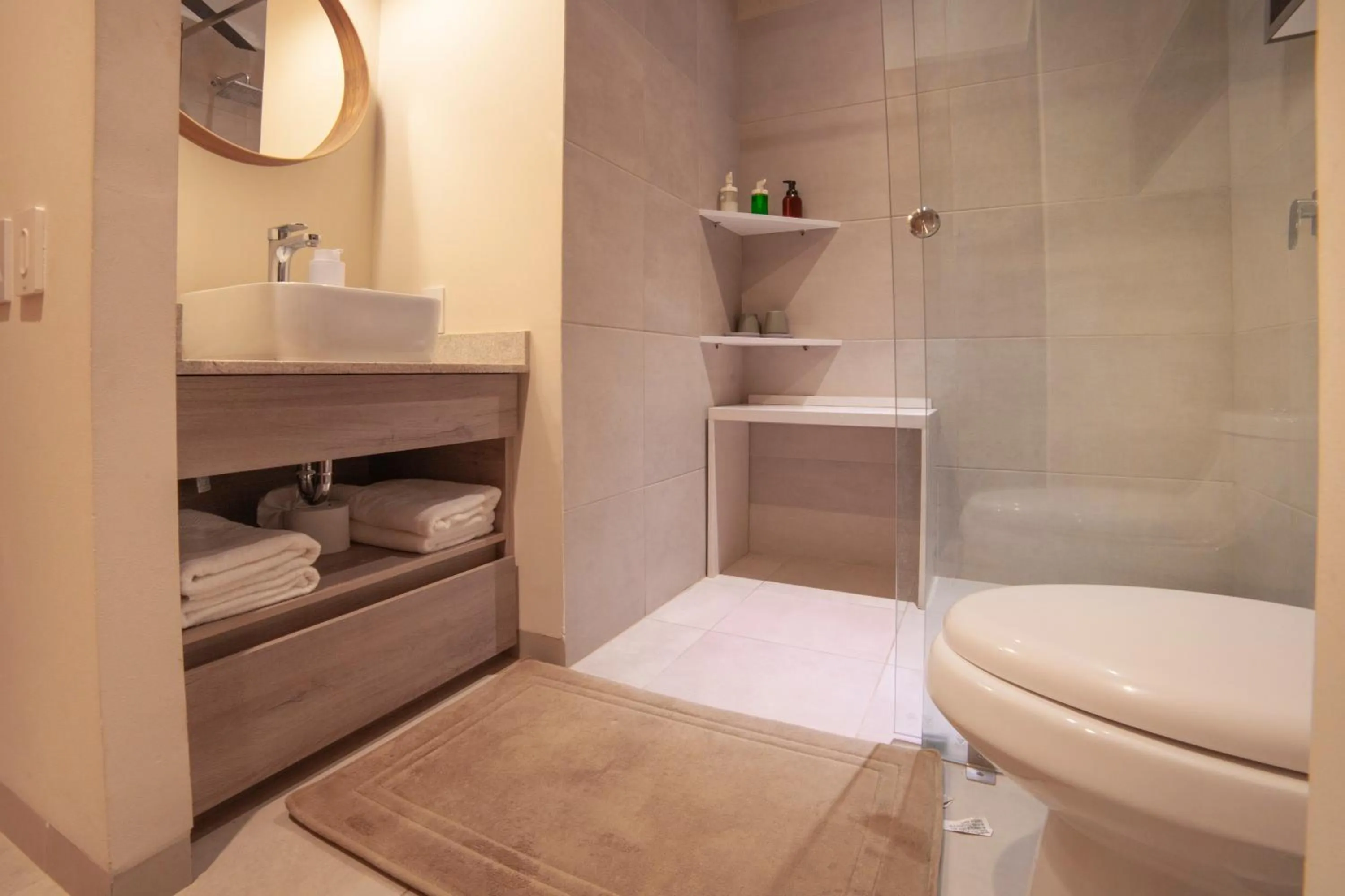 Shower in HOTEL BIULÚ