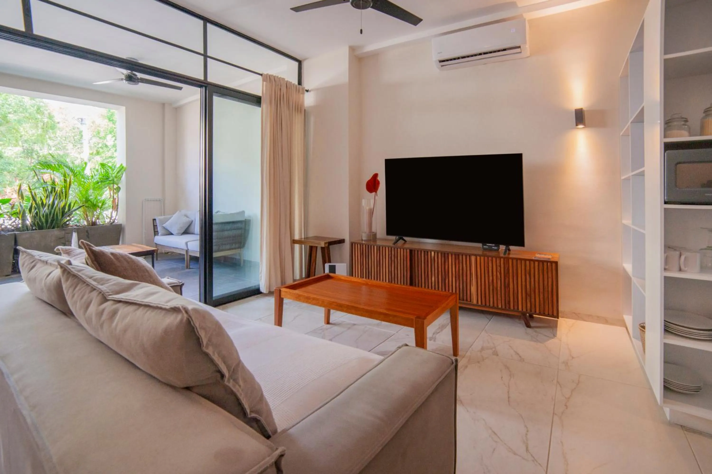 Communal lounge/ TV room in HOTEL BIULÚ